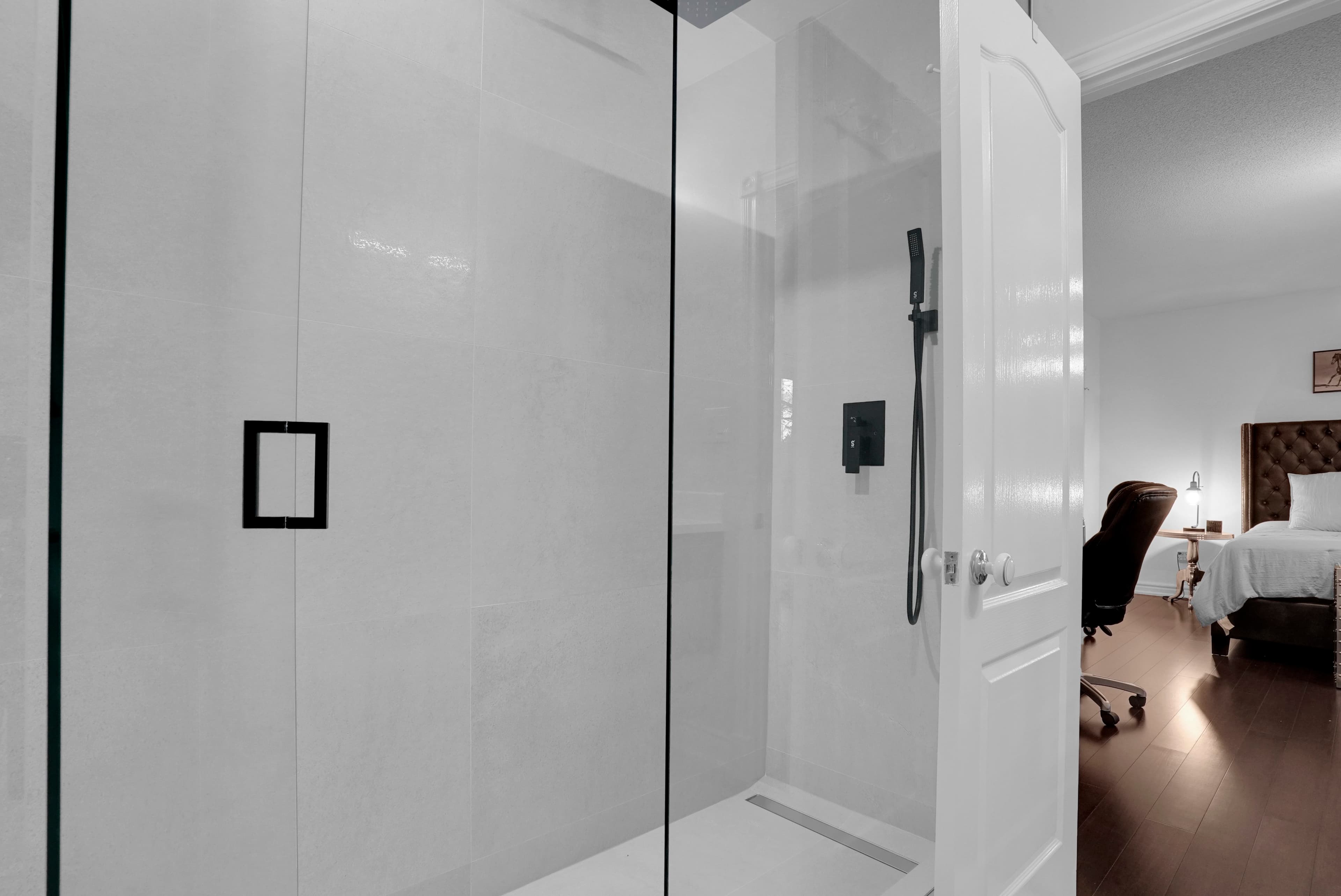 Rhenti — 5.5 Bedroom(s) and 5.5 Bathroom(s) - Photo 20