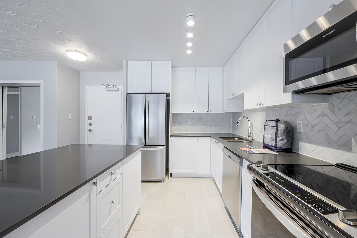 Morguard — 1 Bed - Photo 2