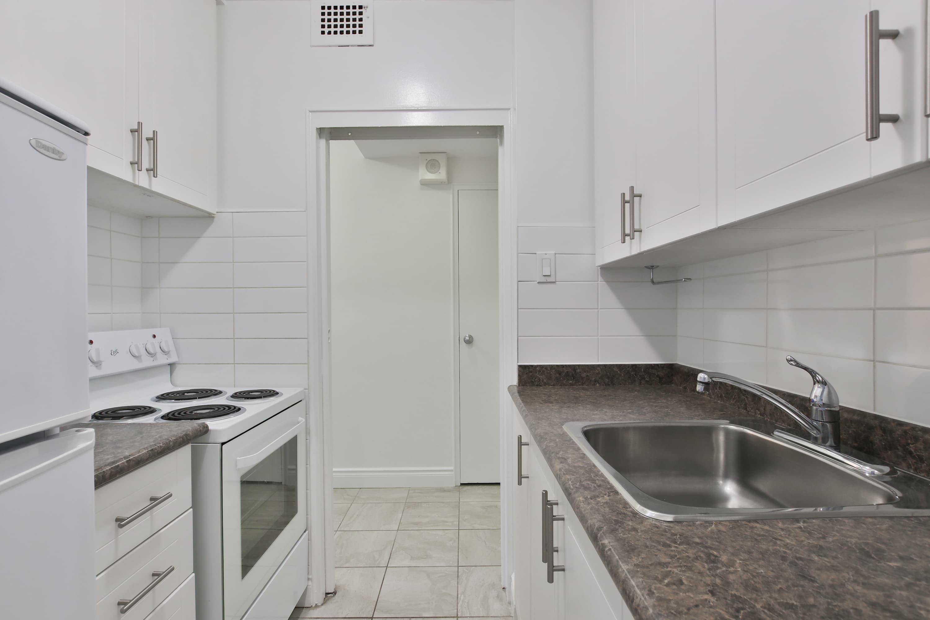 Westdale Properties — 2 Bed - Unit C (East Penthouse) - Photo 12