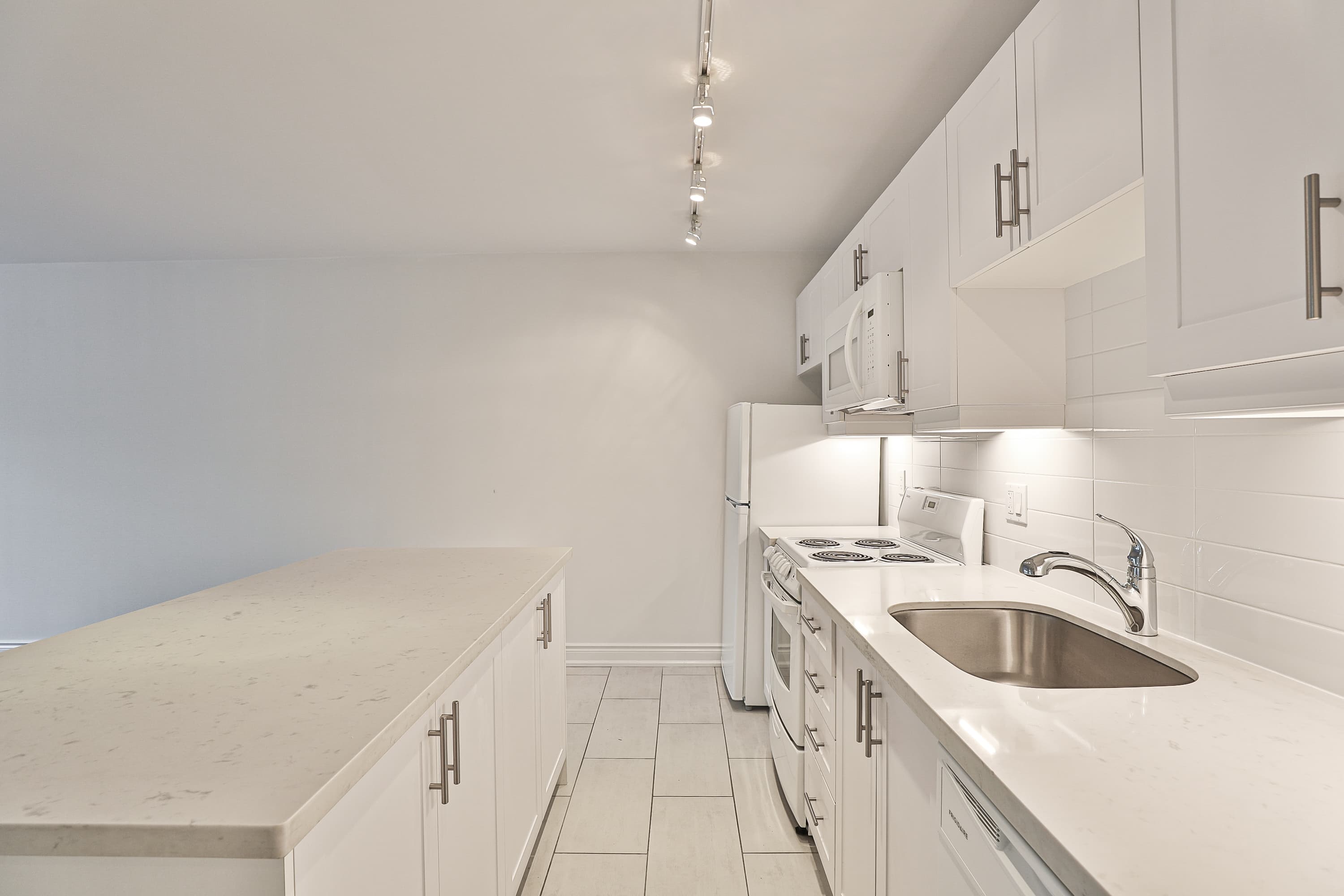 Westdale Properties — 2 Bed - Unit C (East Penthouse) - Photo 28