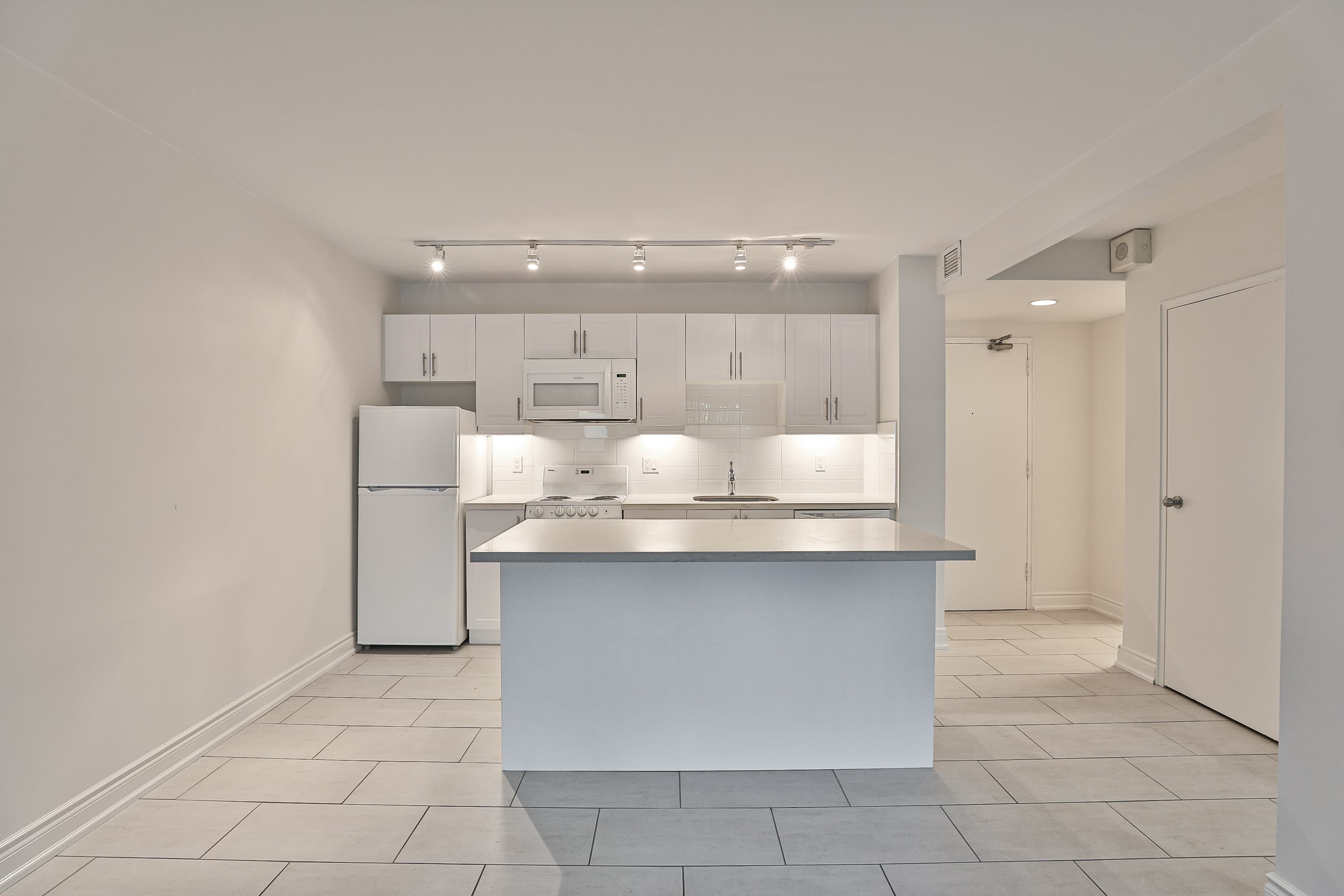 Westdale Properties — 2 Bed - Unit C (East Penthouse) - Photo 29