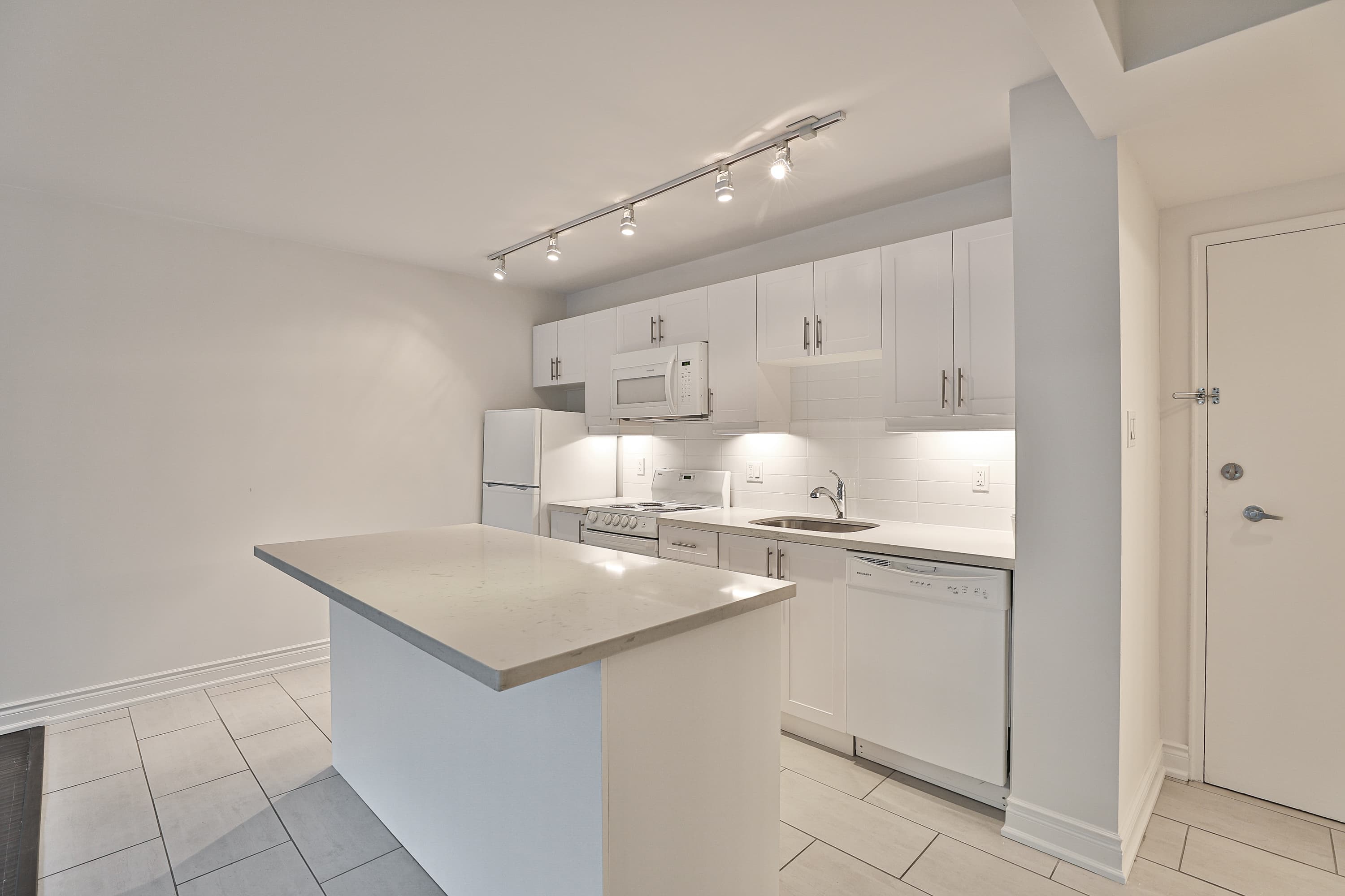 Westdale Properties — 2 Bed - Unit C (East Penthouse) - Photo 30