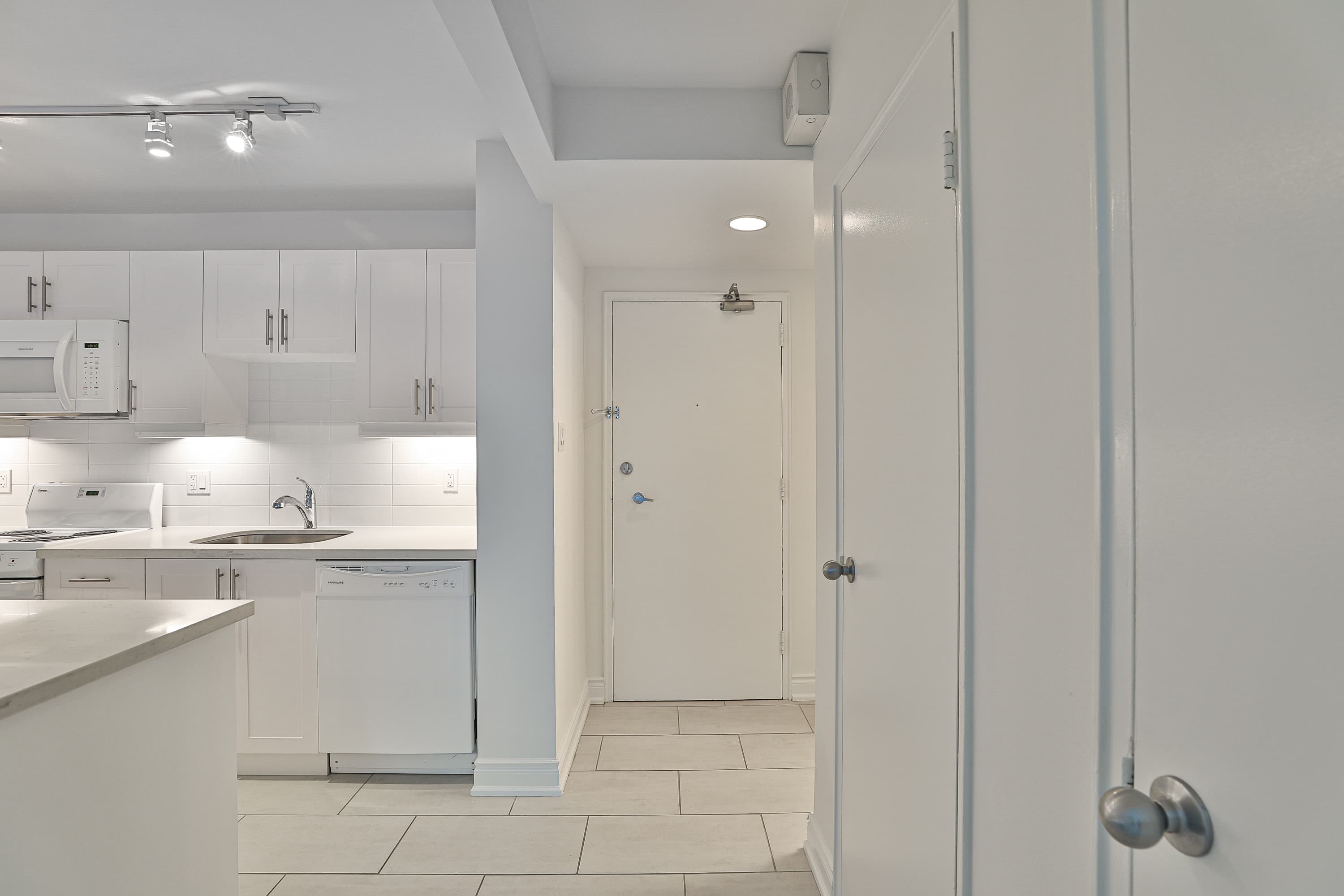 Westdale Properties — 2 Bed - Unit C (East Penthouse) - Photo 33