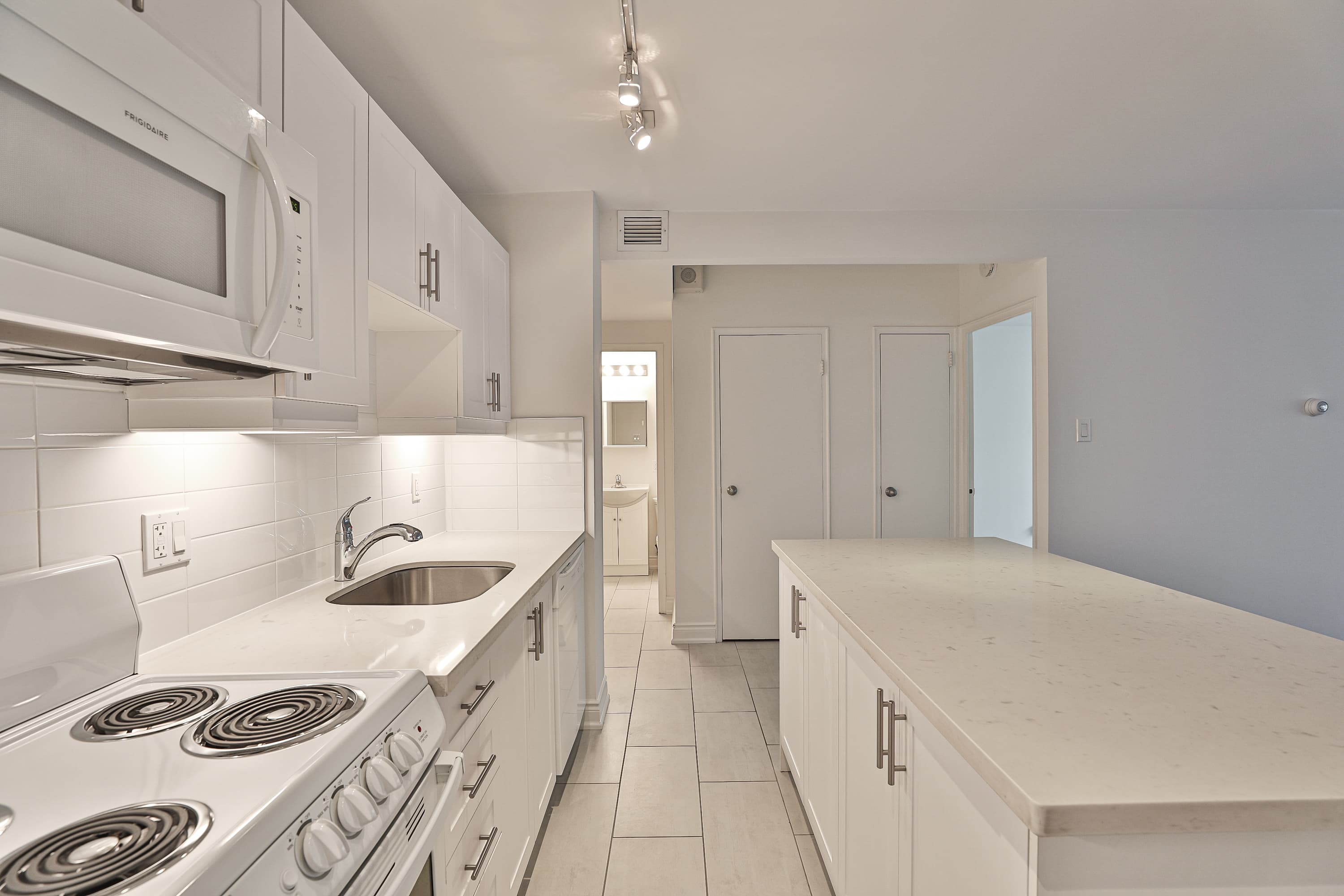 Westdale Properties — 2 Bed - Unit C (East Penthouse) - Photo 41