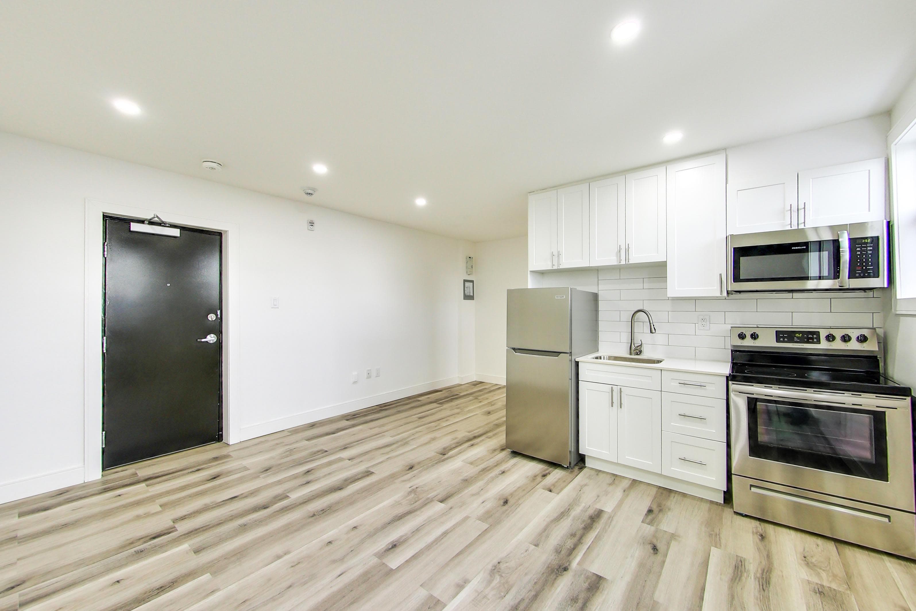 Whitehall Apartments — 1 - Photo 4