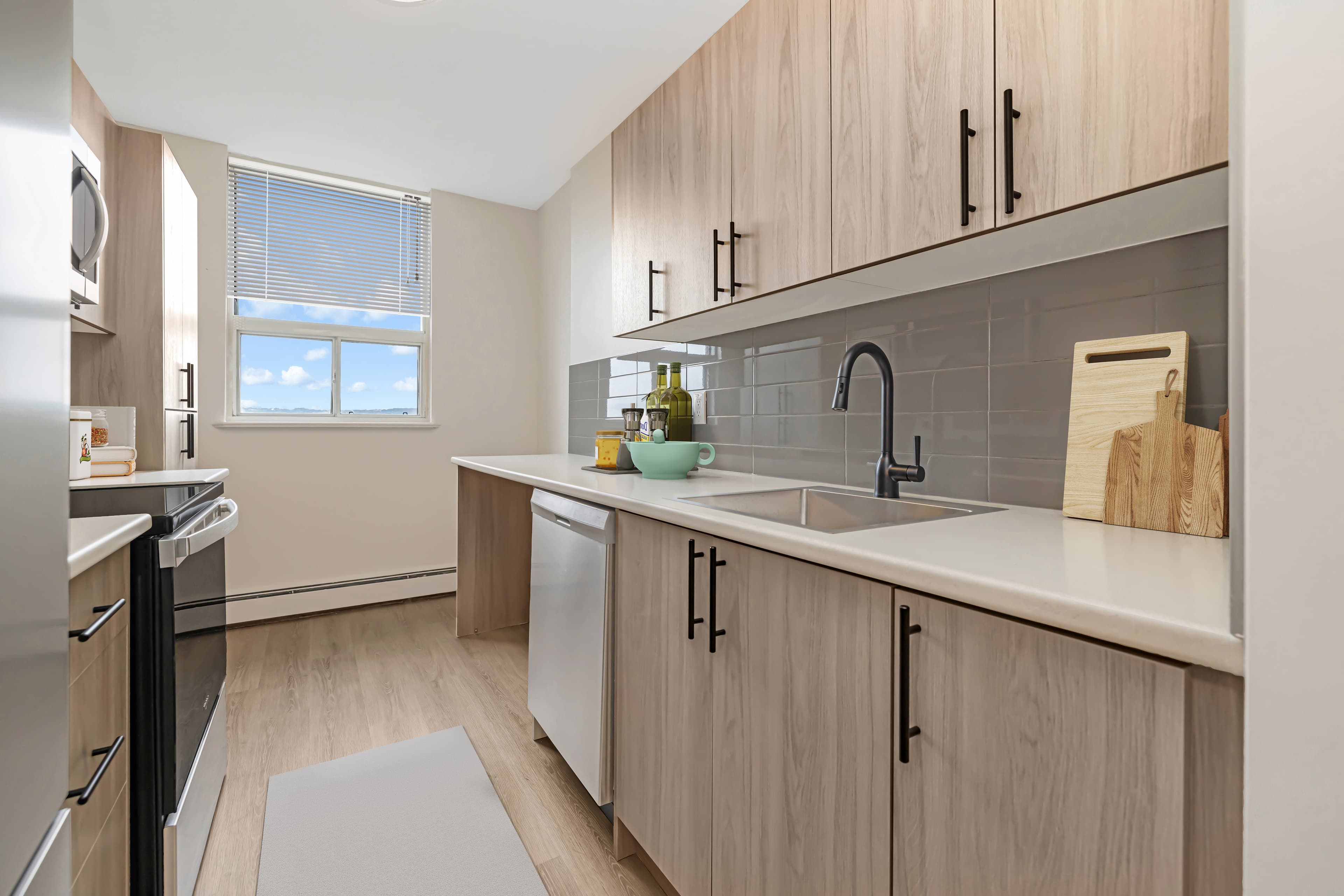 Hazelview Properties — 2 BED - Photo 2
