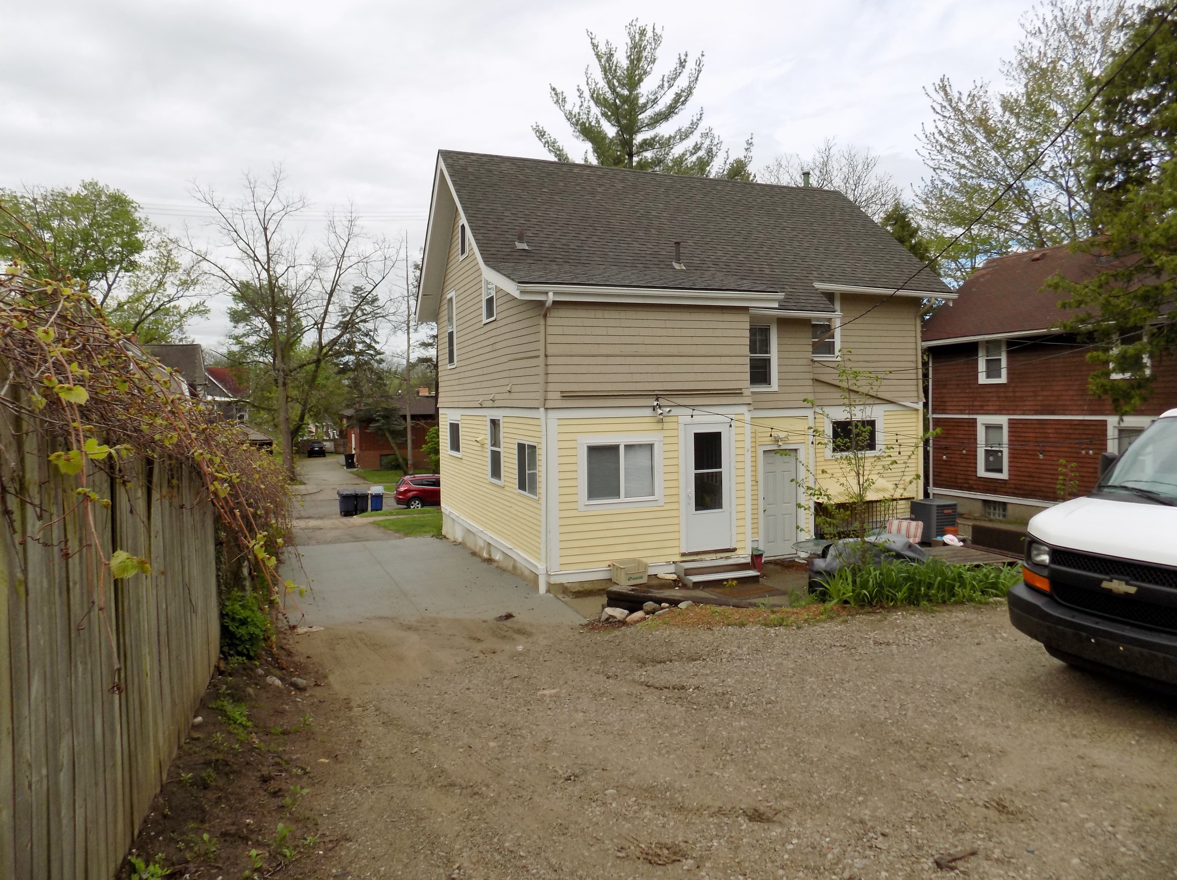 Investor’s Property Management — 4 Bedroom(s) and 2.5 Bathroom(s) - Photo 2