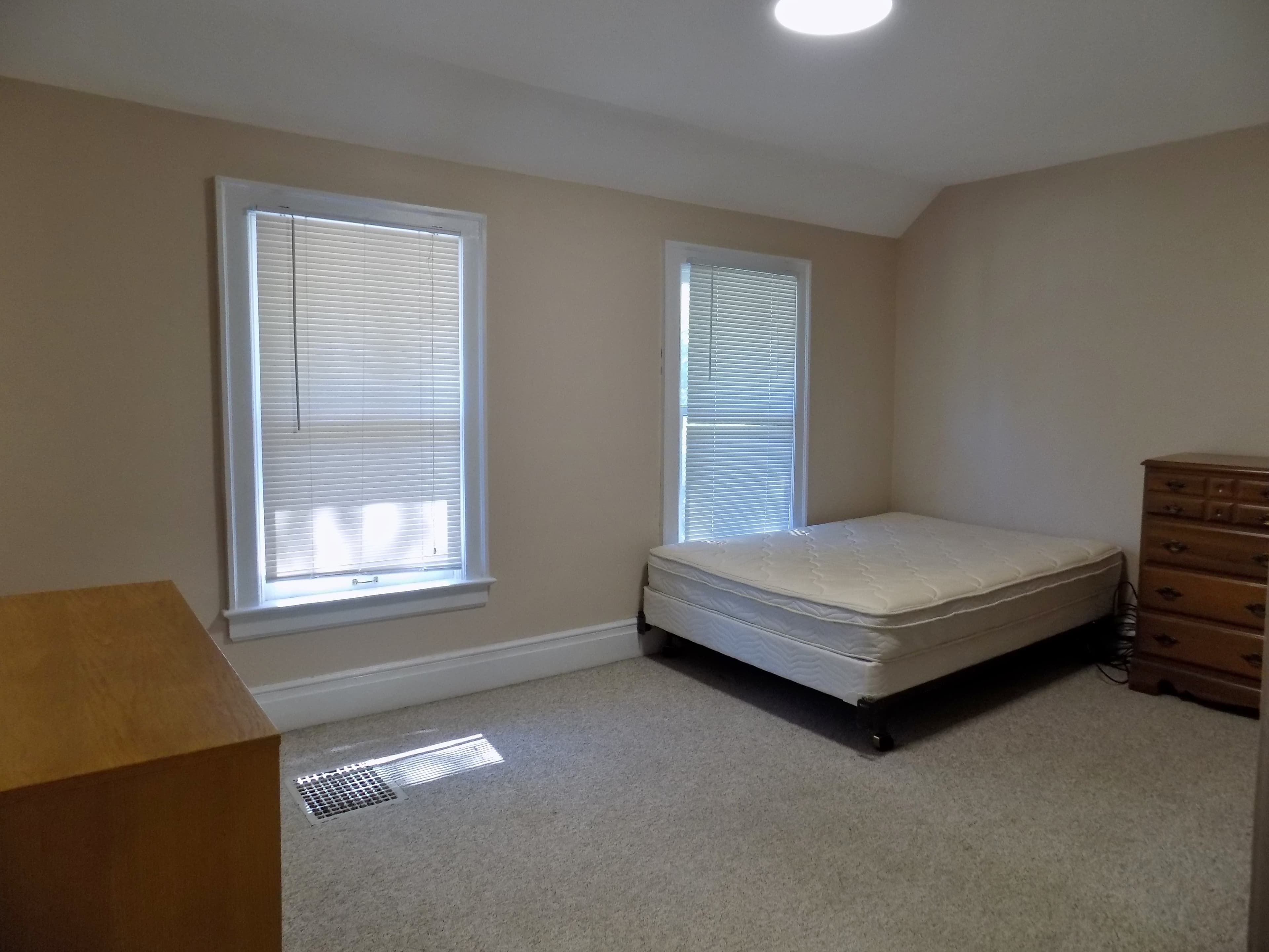 Investor’s Property Management — 4 Bedroom(s) and 2.5 Bathroom(s) - Photo 12