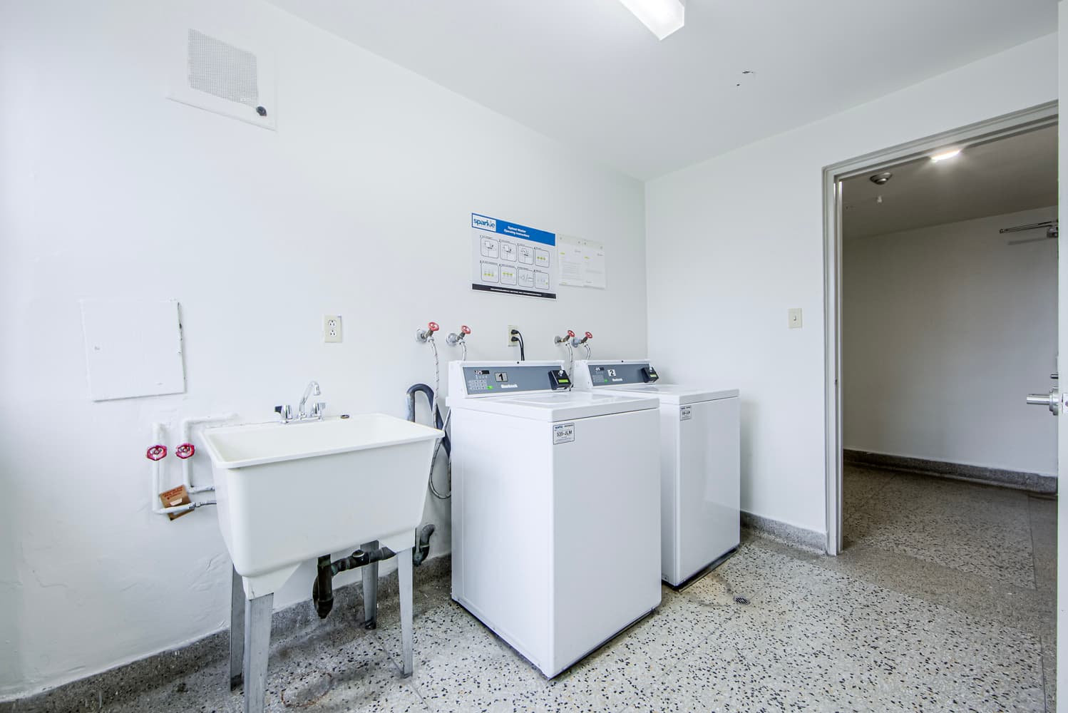 Hazelview Properties — 1 Bed 1 Bath - Photo 6