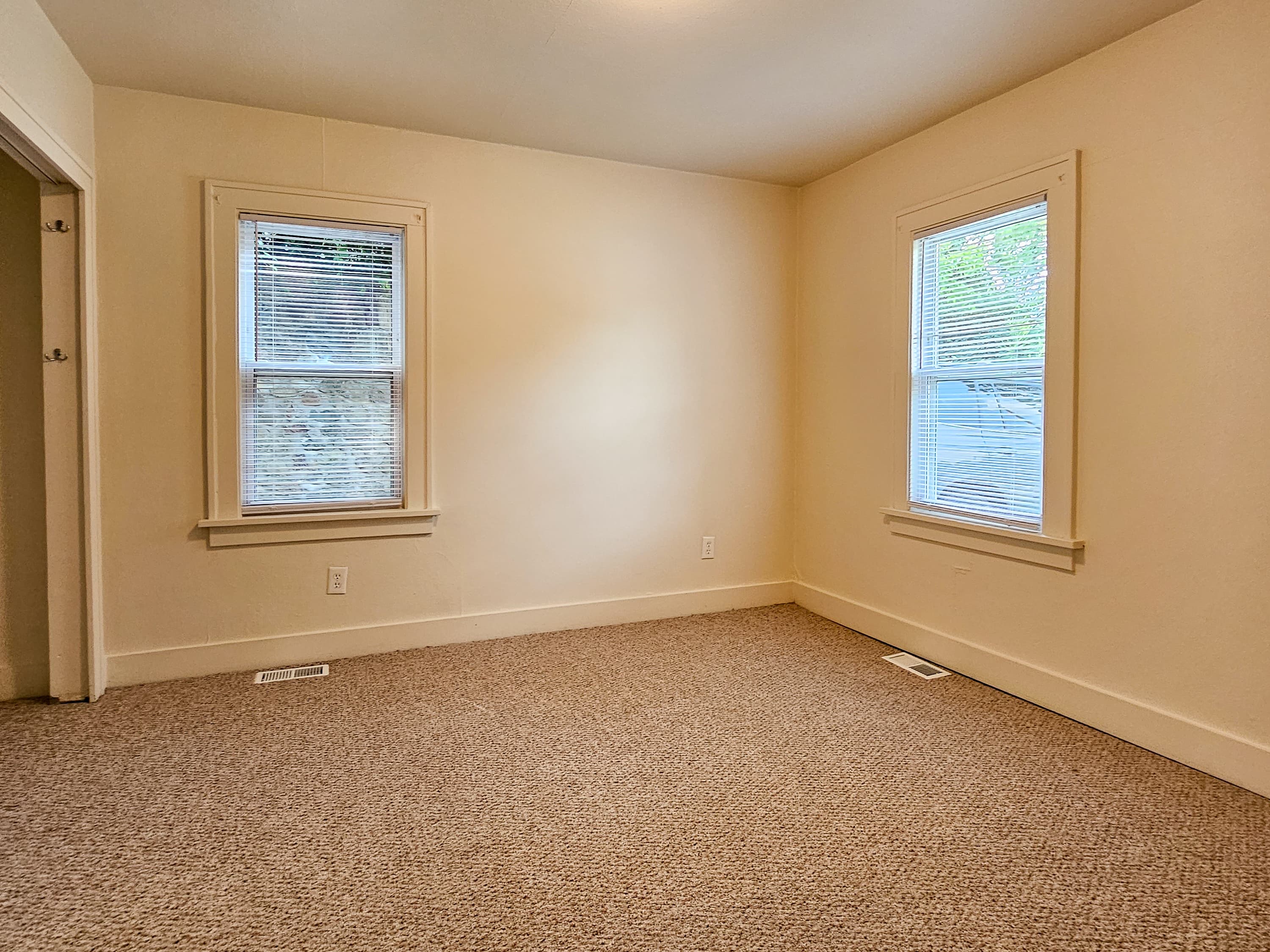 Investor’s Property Management — 2 Bedroom(s) and 2 Bathroom(s) - Photo 11
