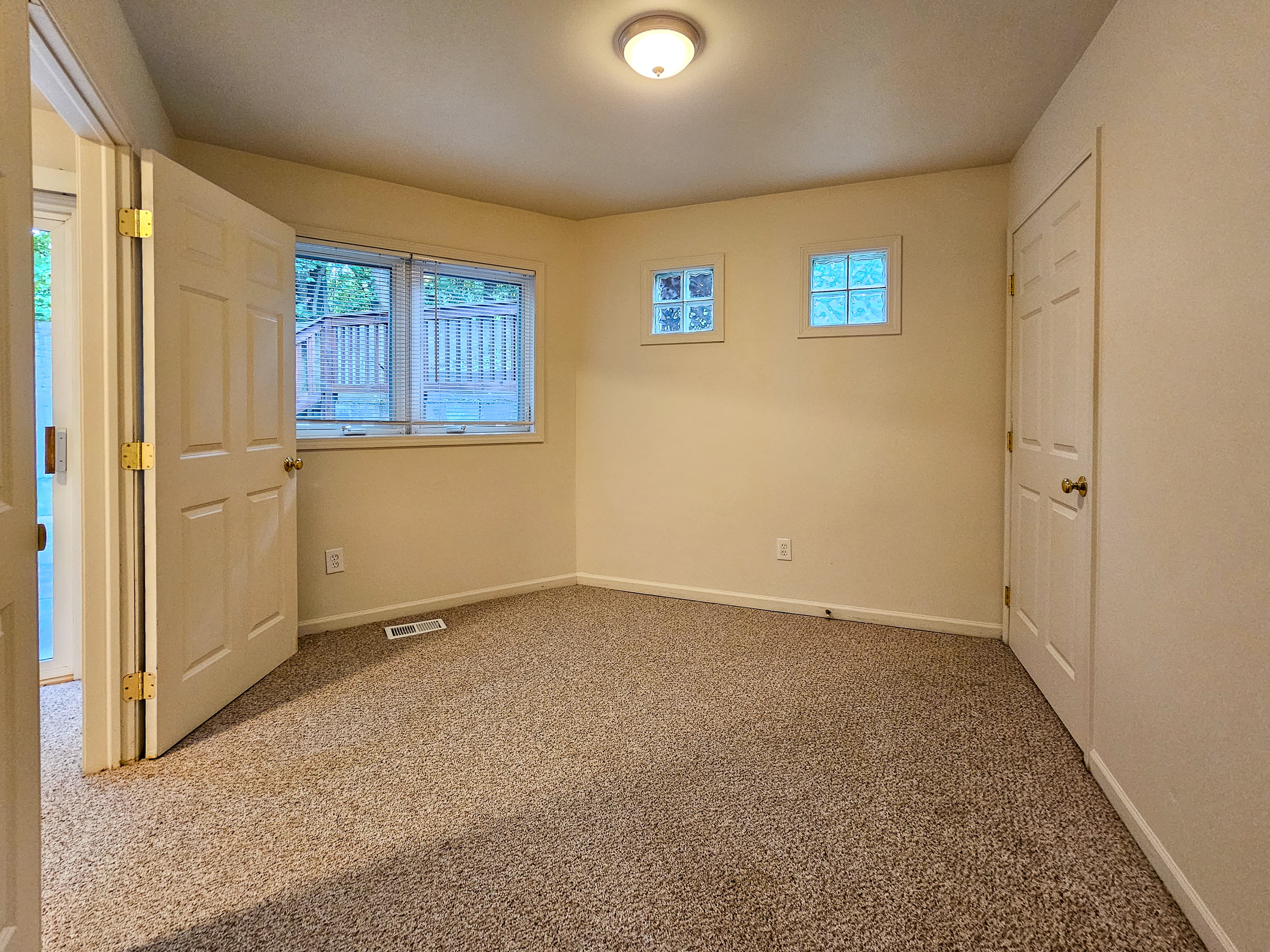 Investor’s Property Management — 2 Bedroom(s) and 2 Bathroom(s) - Photo 16