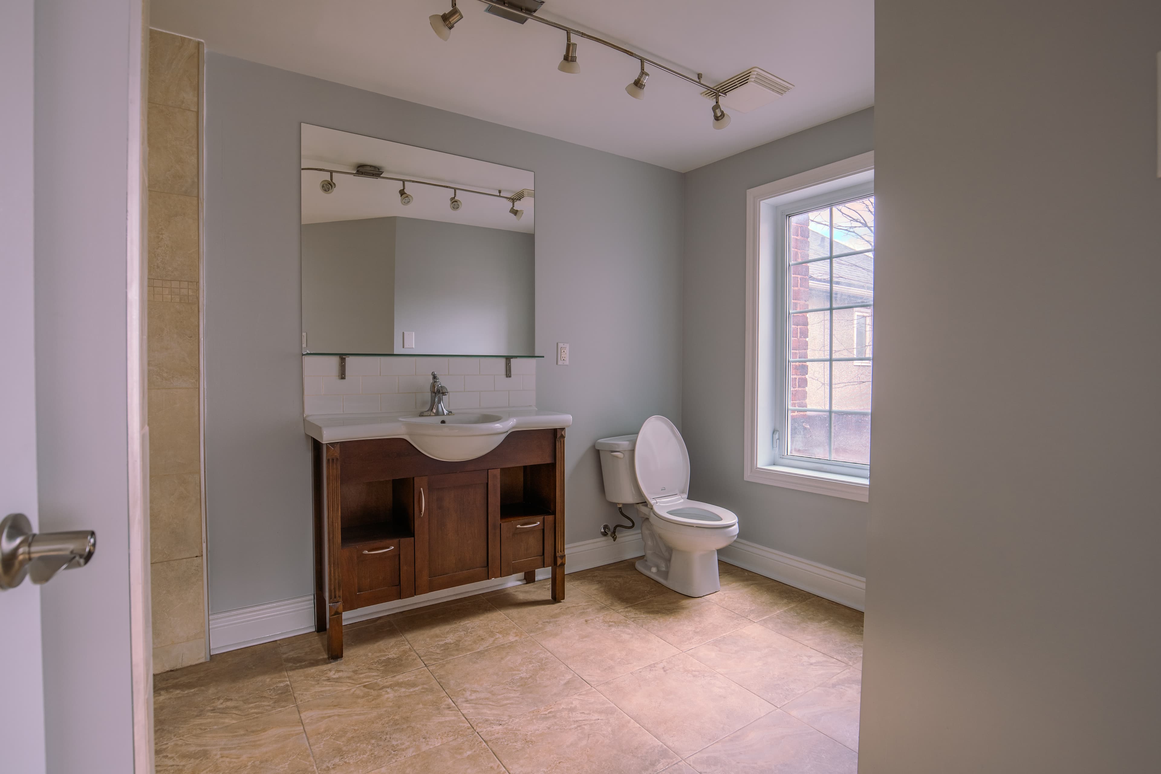 Ottawa Prime Properties — 1 Bedroom(s) and 1 Bathroom(s) - Photo 3
