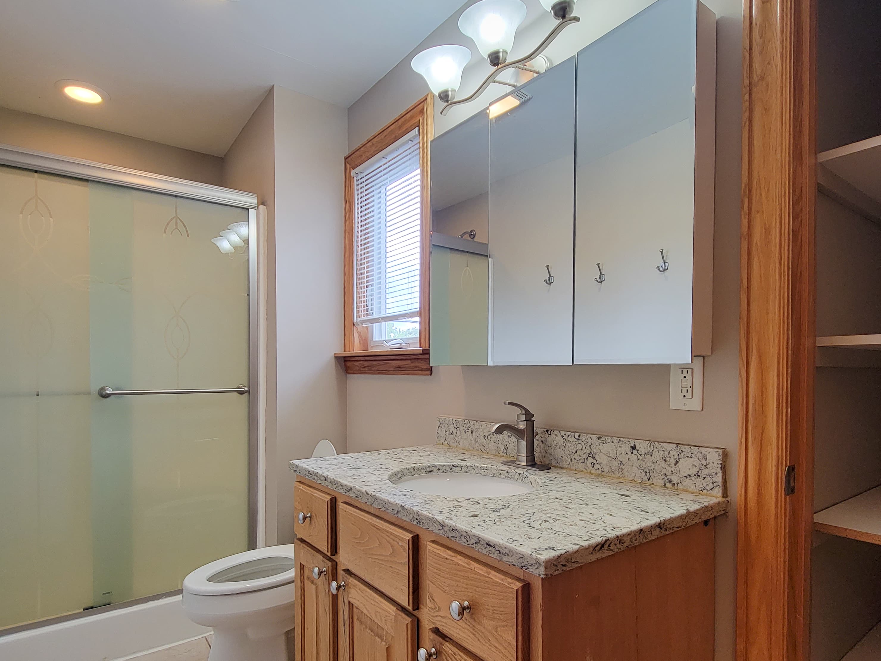 Investor’s Property Management — 5.5 Bedroom(s) and 3 Bathroom(s) - Photo 12