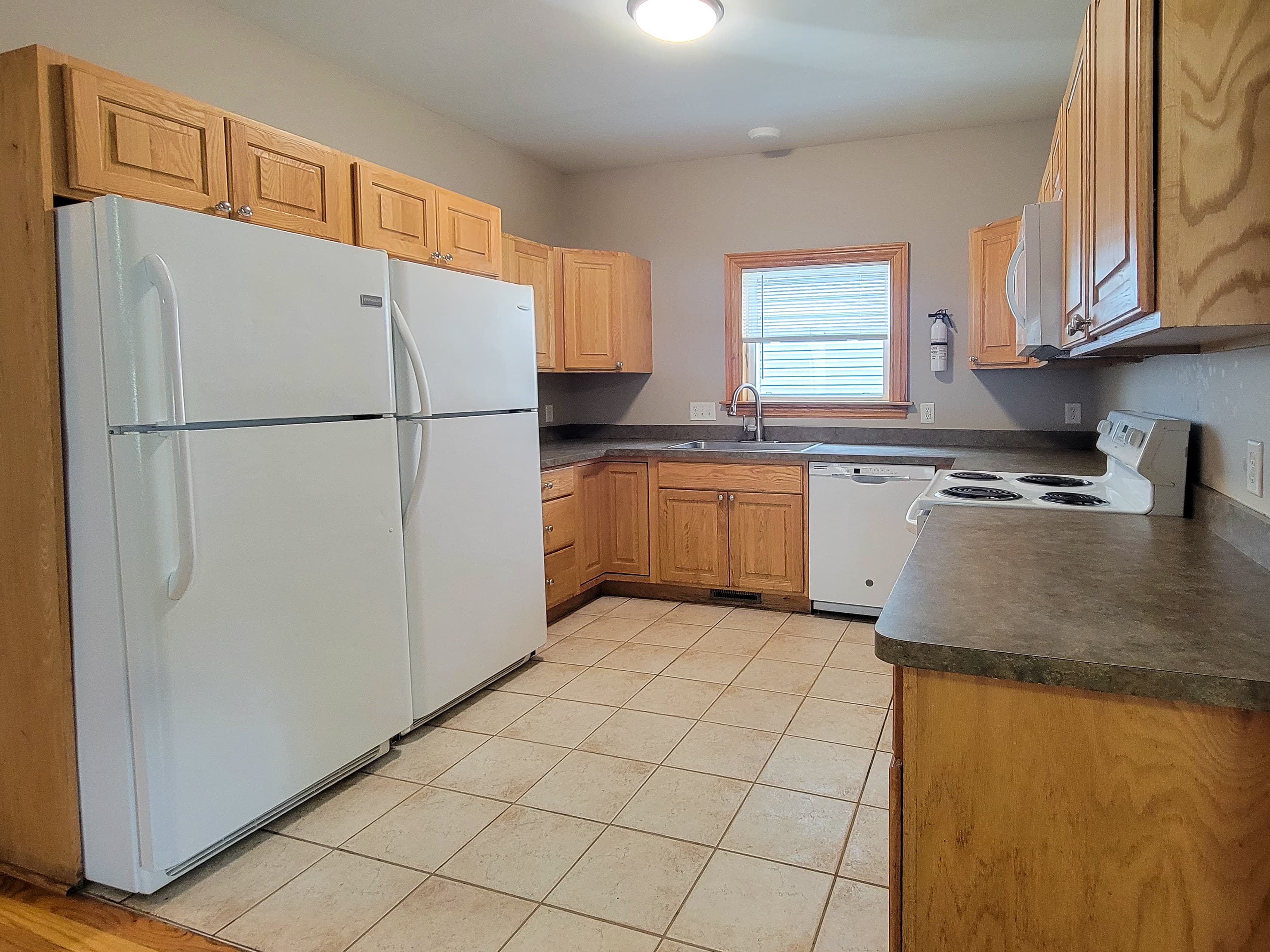 Investor’s Property Management — 5.5 Bedroom(s) and 3 Bathroom(s) - Photo 15