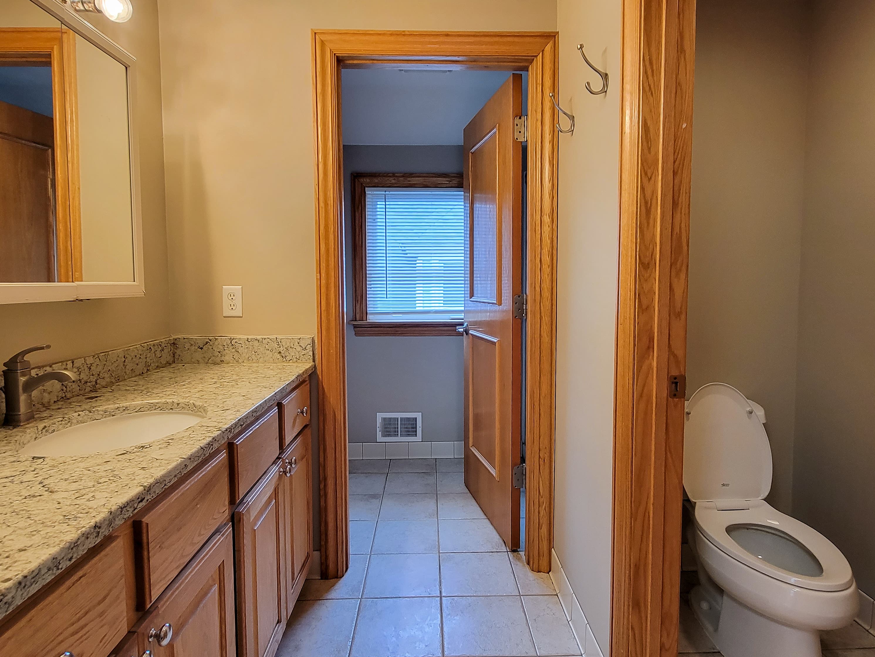 Investor’s Property Management — 5.5 Bedroom(s) and 3 Bathroom(s) - Photo 10