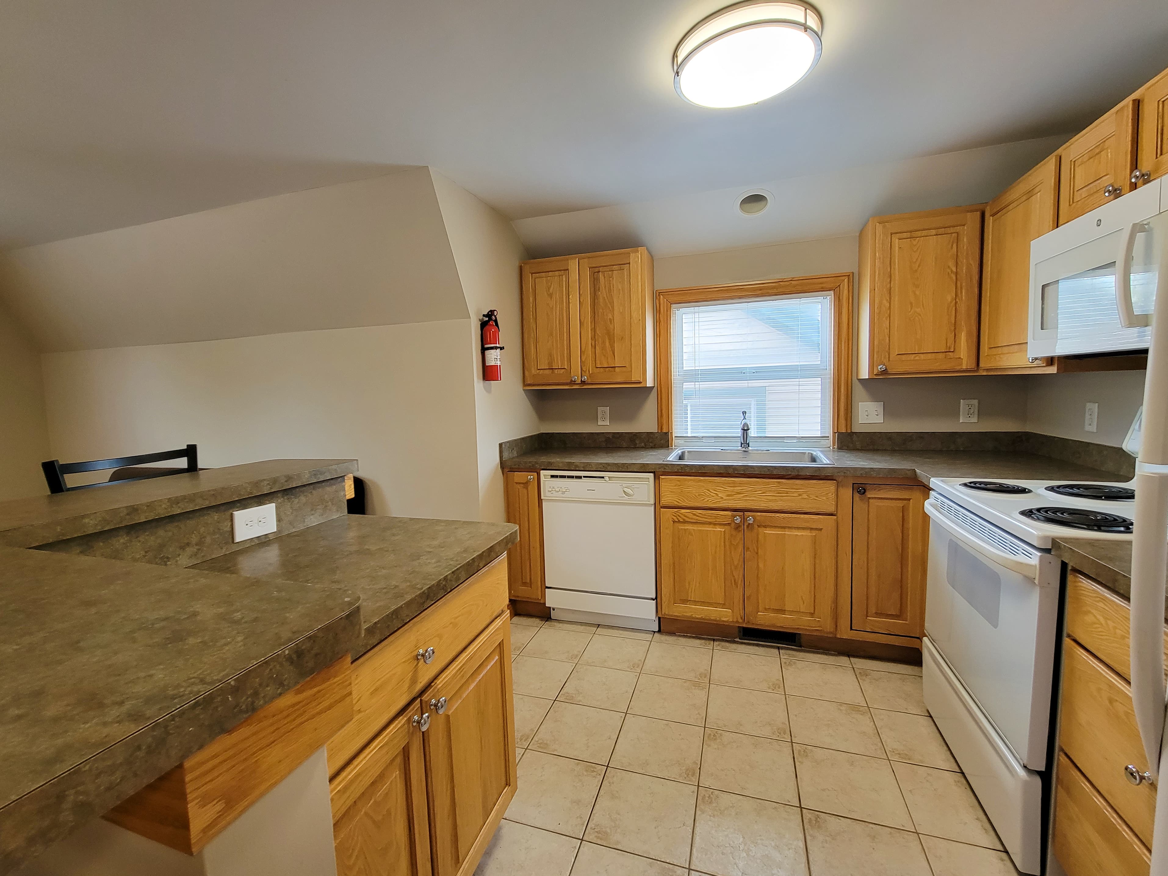Investor’s Property Management — 5.5 Bedroom(s) and 3 Bathroom(s) - Photo 16