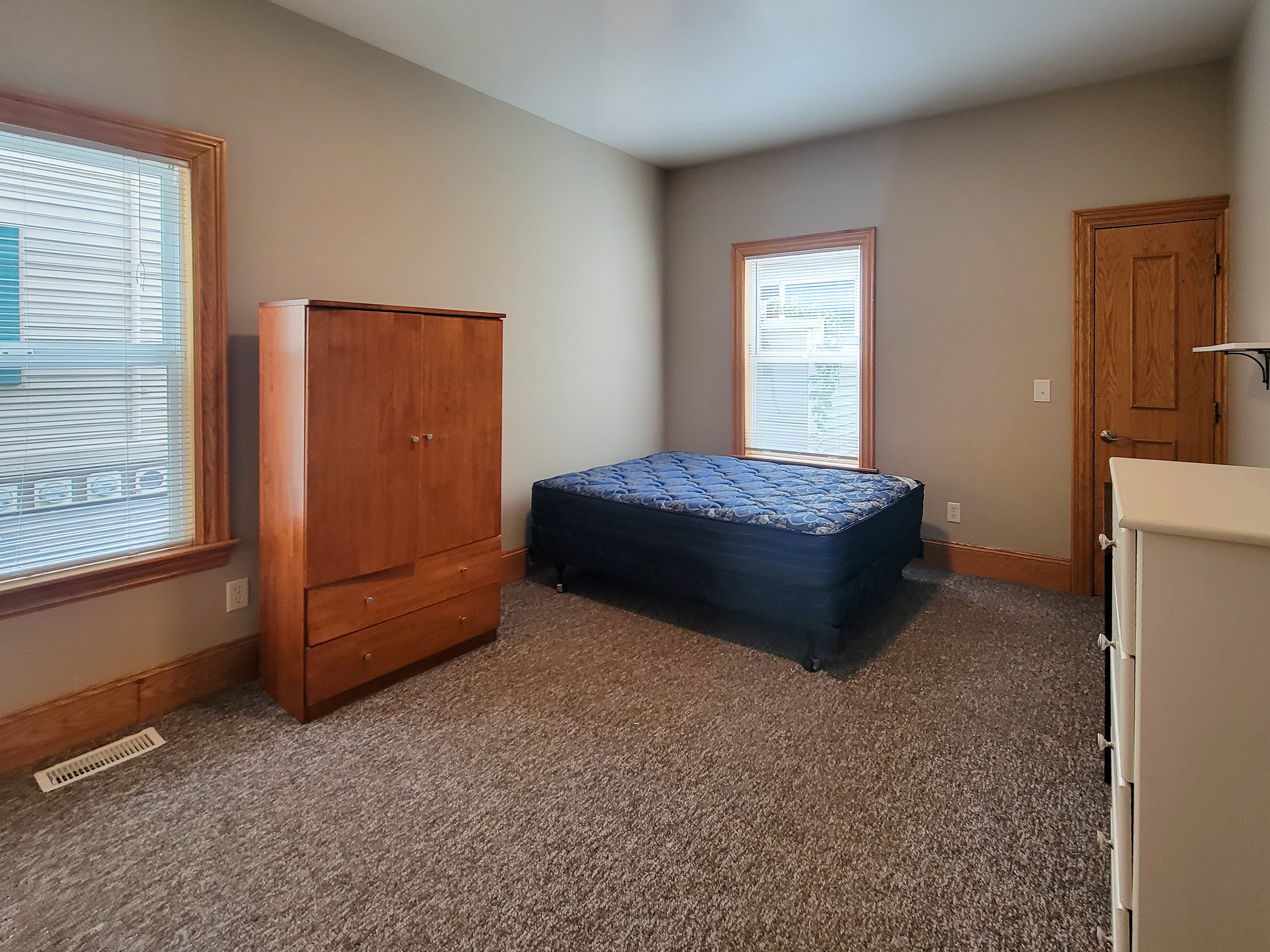 Investor’s Property Management — 5.5 Bedroom(s) and 3 Bathroom(s) - Photo 20