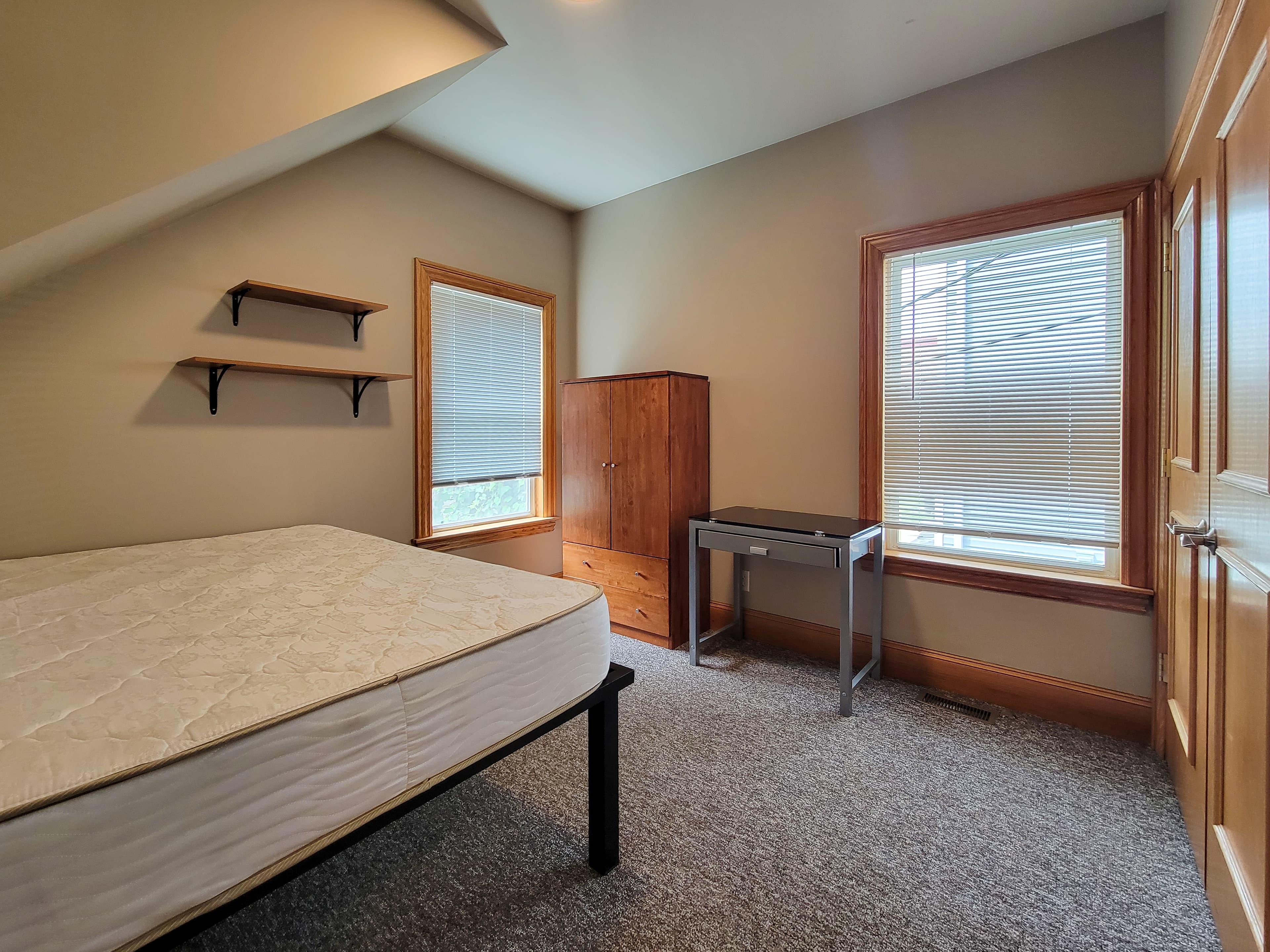 Investor’s Property Management — 5.5 Bedroom(s) and 3 Bathroom(s) - Photo 24