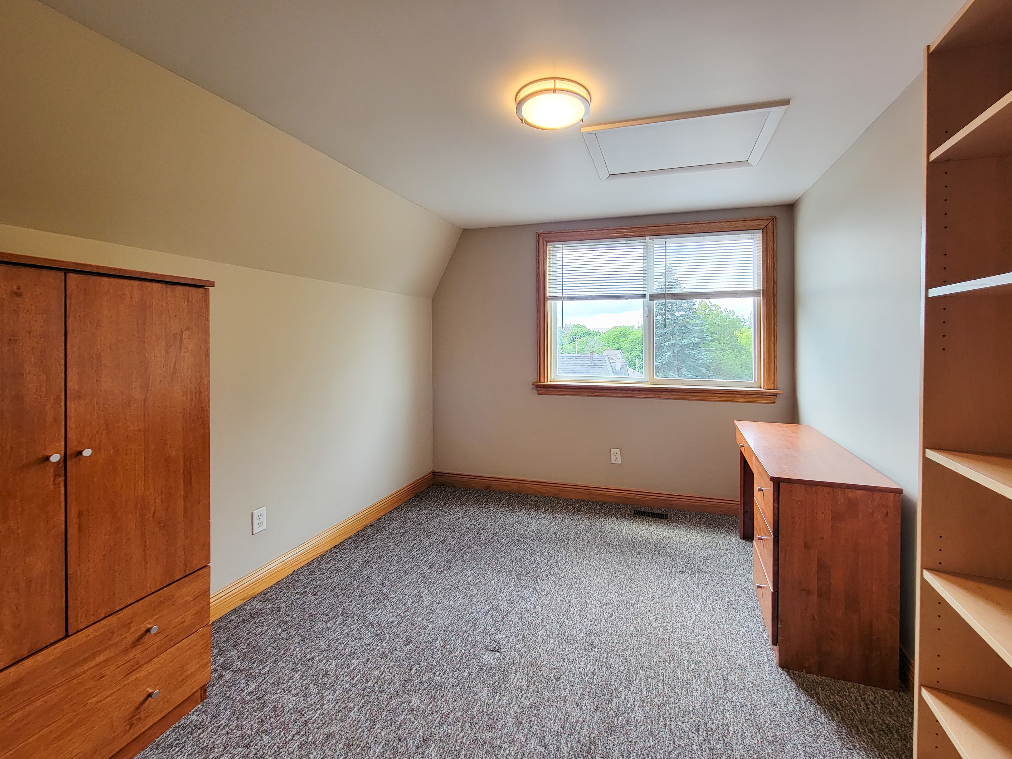 Investor’s Property Management — 5.5 Bedroom(s) and 3 Bathroom(s) - Photo 31