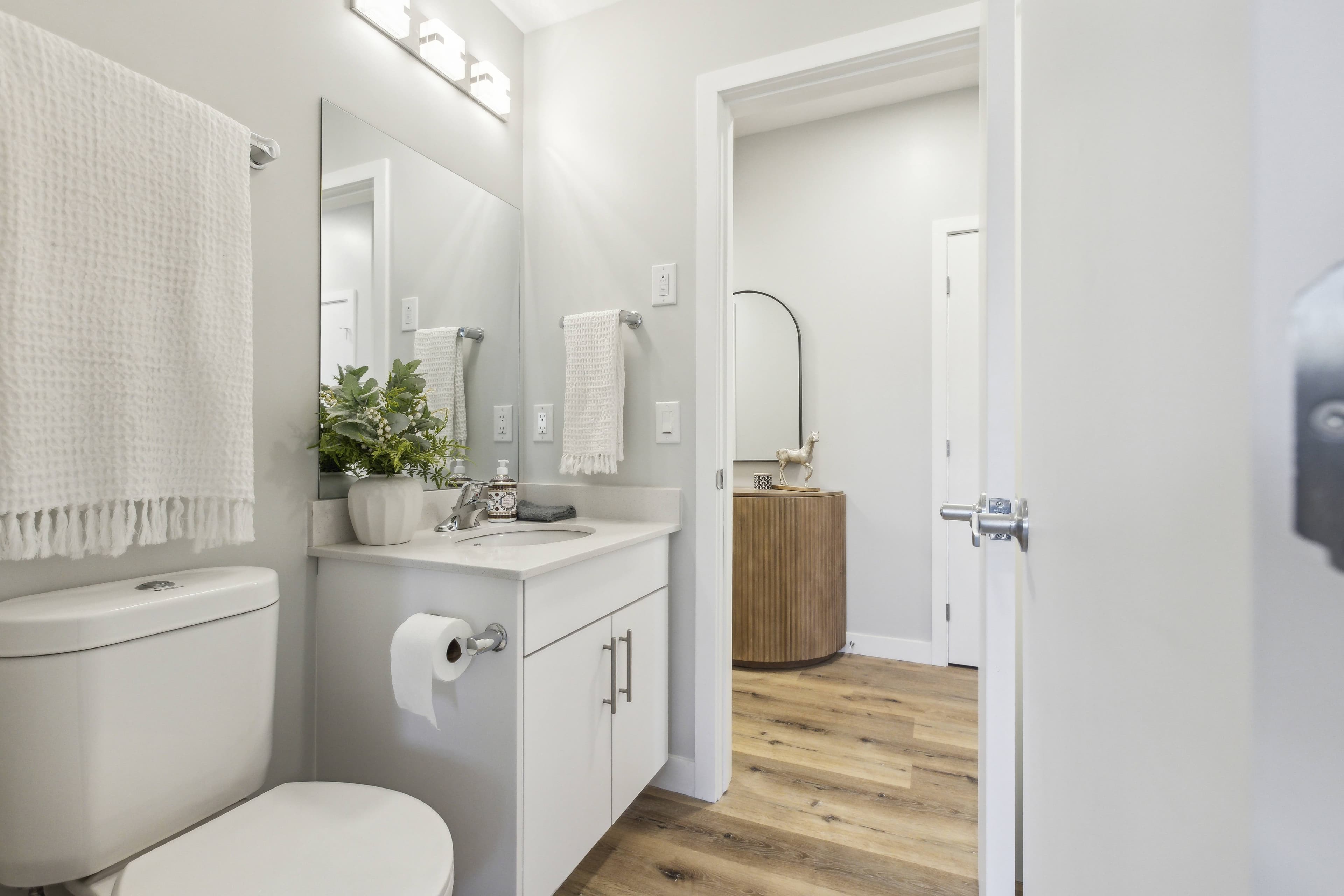 Mainline Living - Photo 18