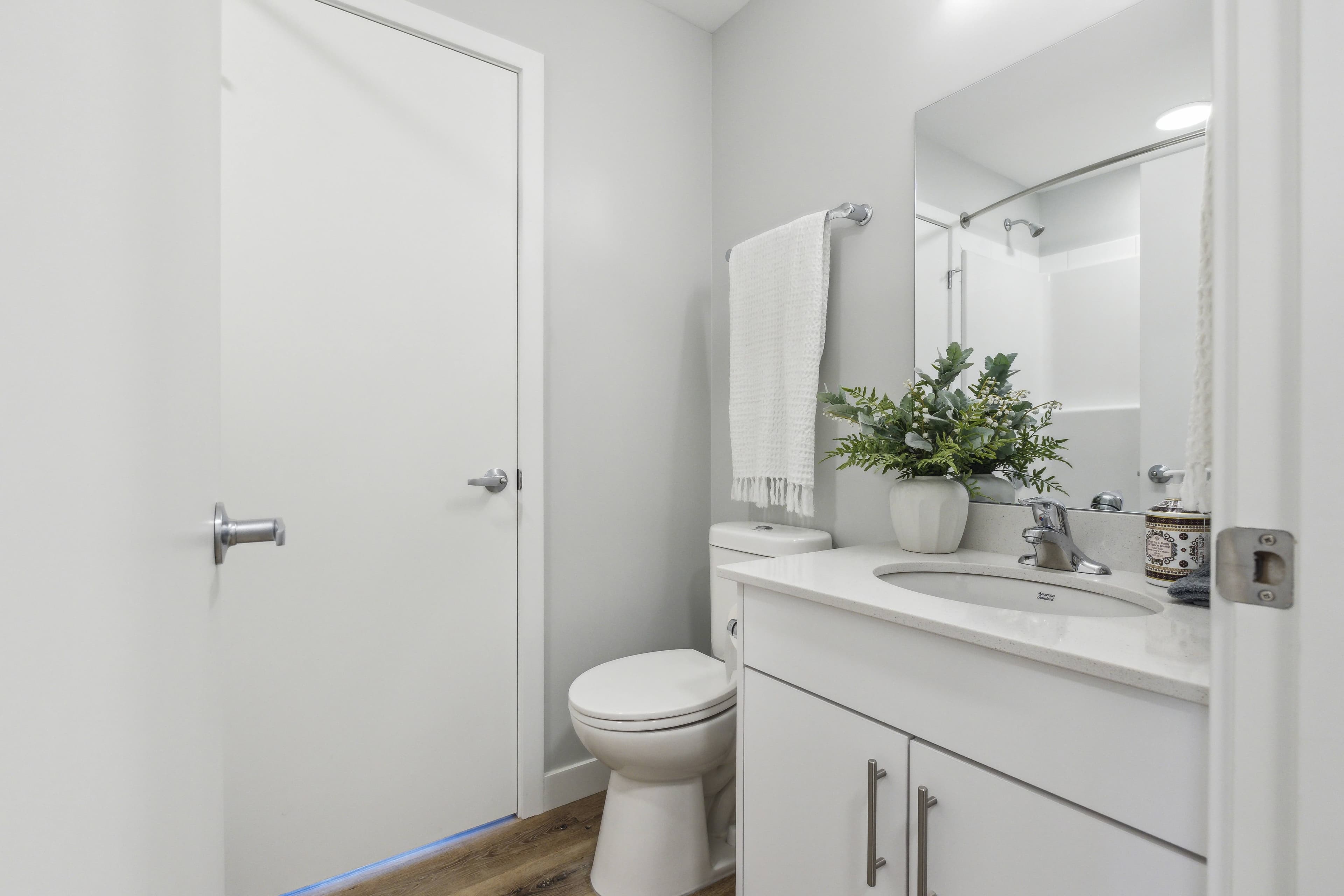 Mainline Living - Photo 17