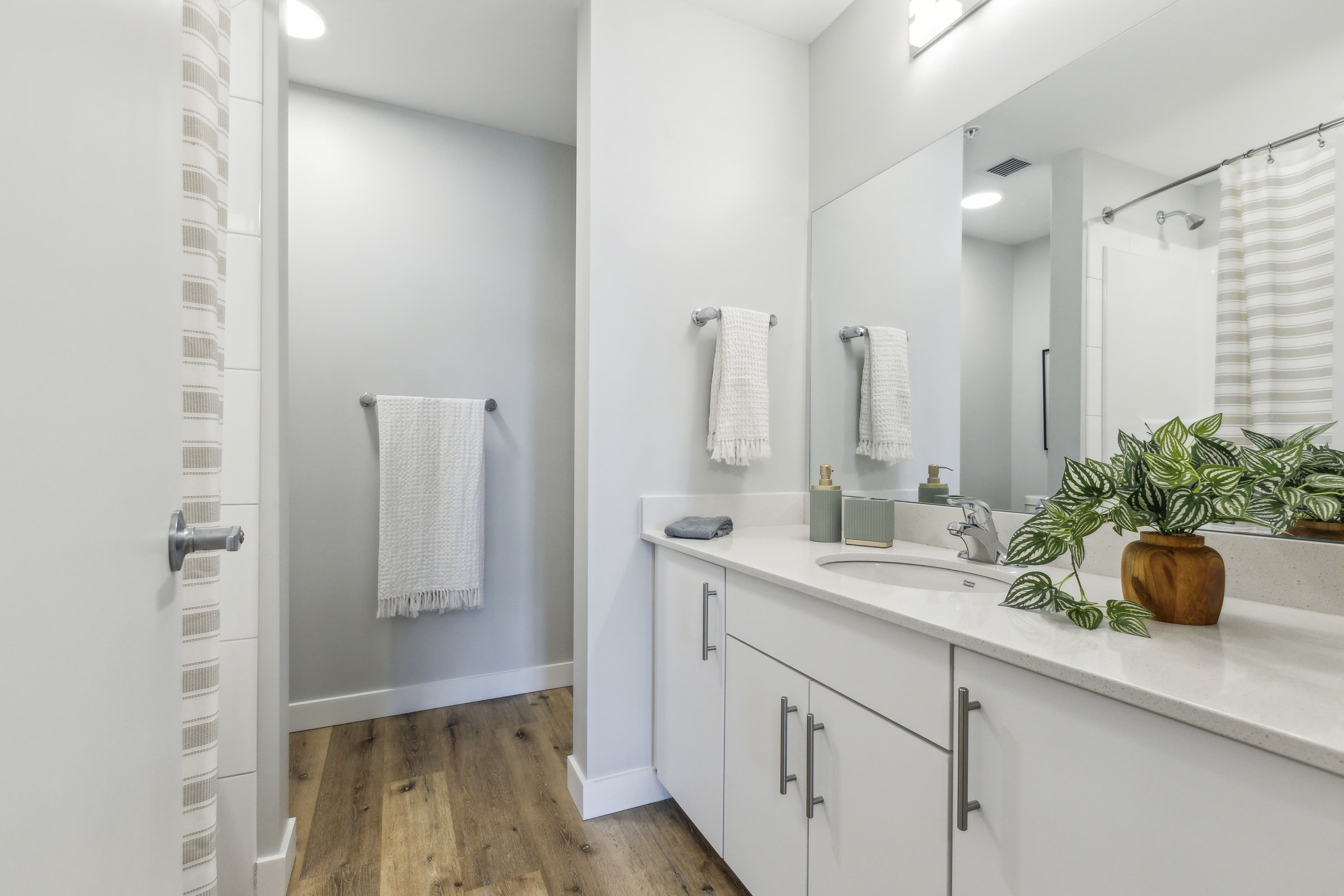 Mainline Living - Photo 16