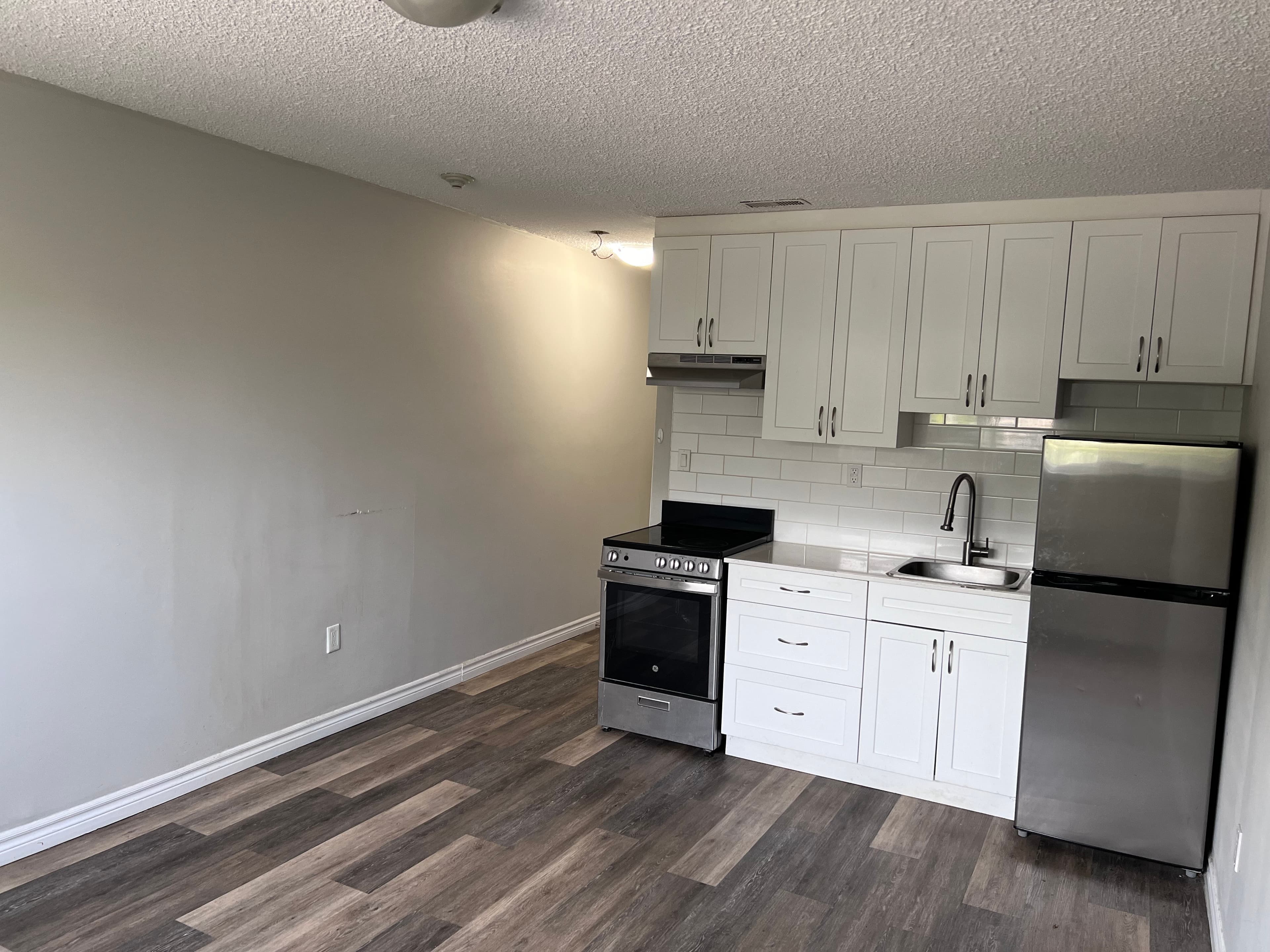 Whitehall Apartments - Photo 1