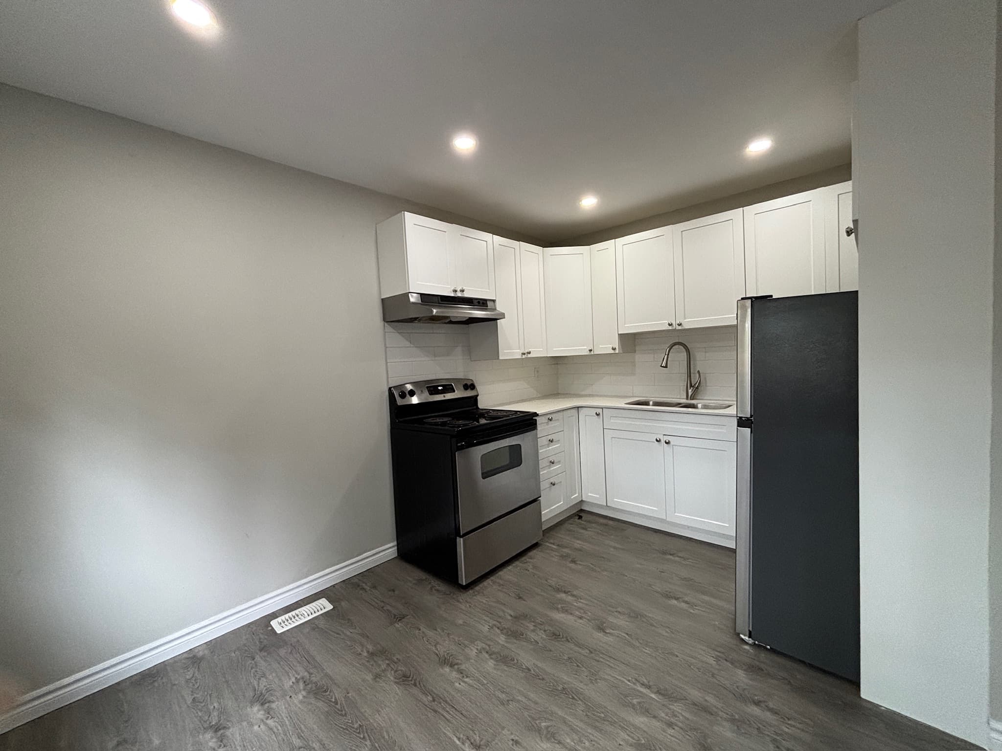 Whitehall Apartments — A01 - Photo 6