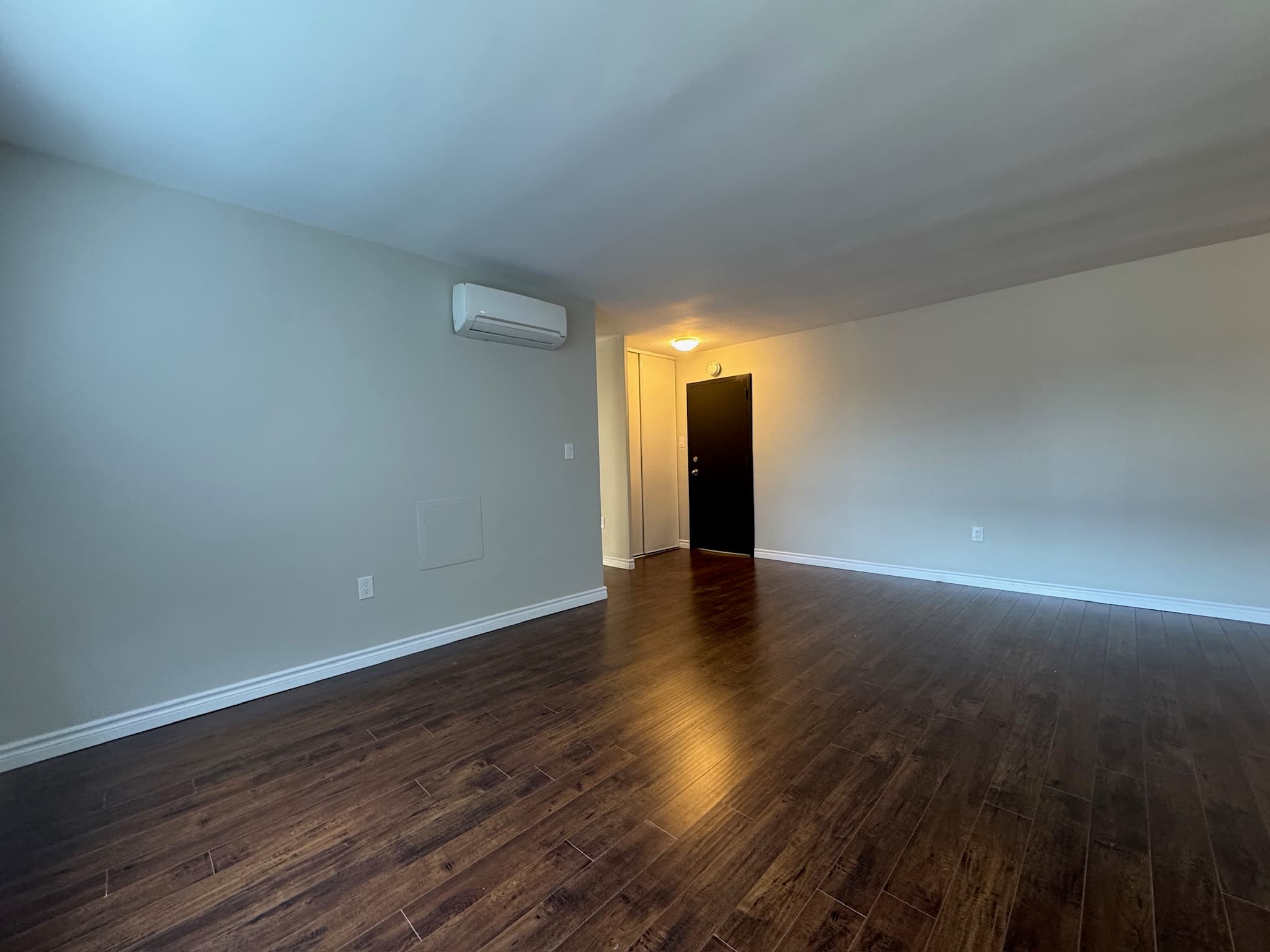 Whitehall Apartments — 14 - Photo 18