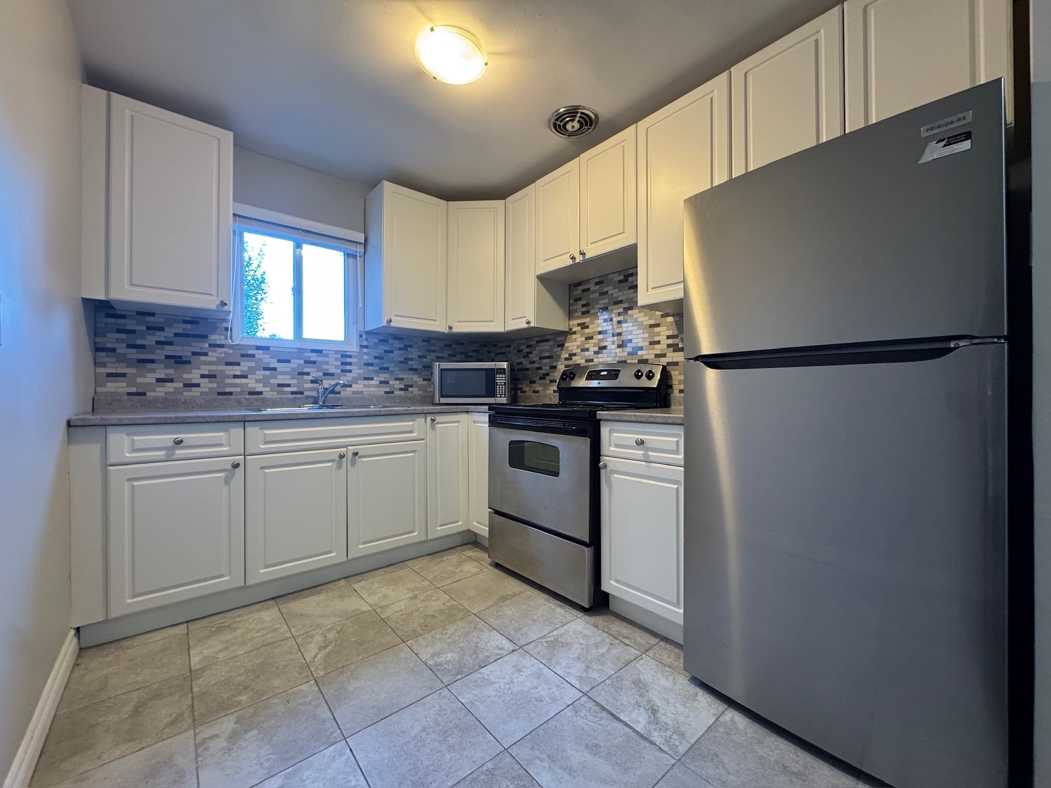 Whitehall Apartments — 14 - Photo 16