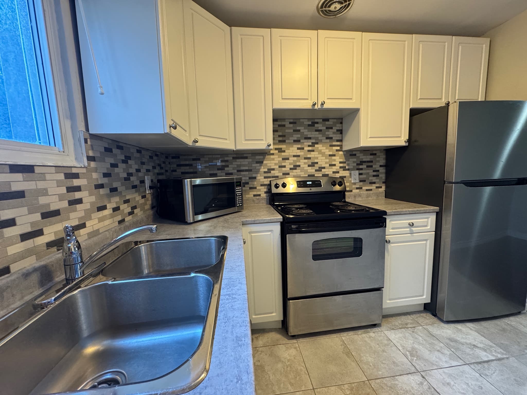 Whitehall Apartments — 14 - Photo 15