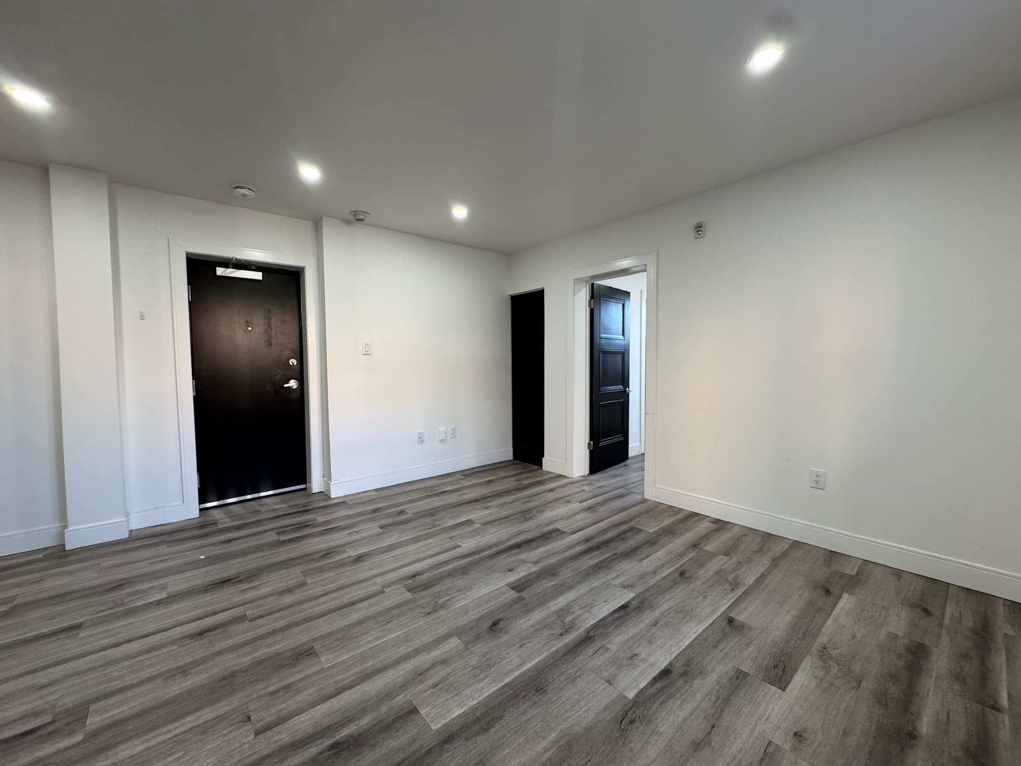 Whitehall Apartments — 103 - Photo 6