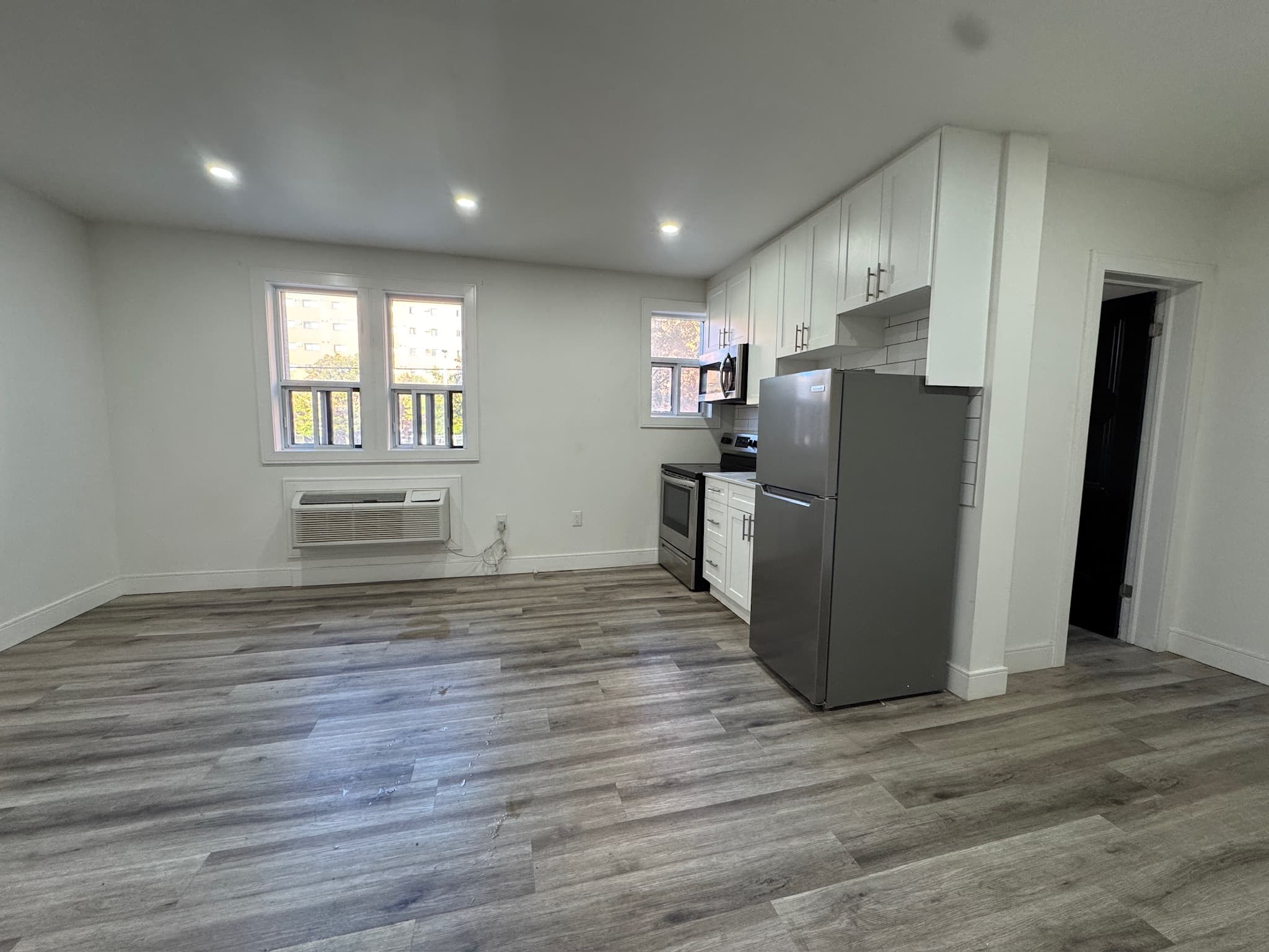Whitehall Apartments — 103 - Photo 9