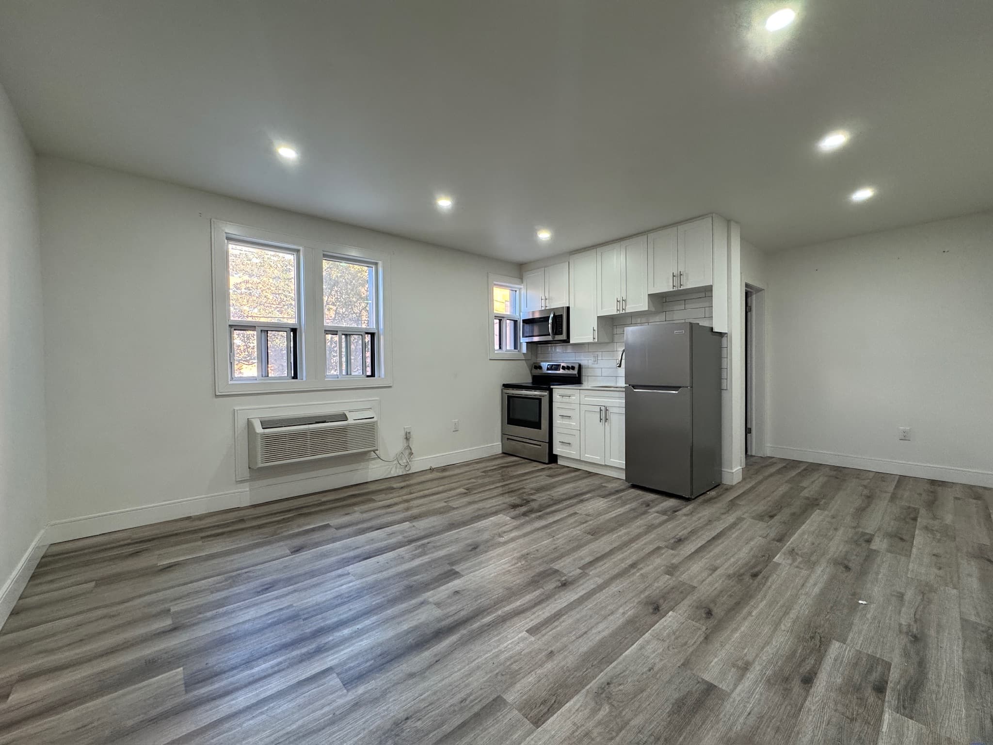 Whitehall Apartments — 103 - Photo 2