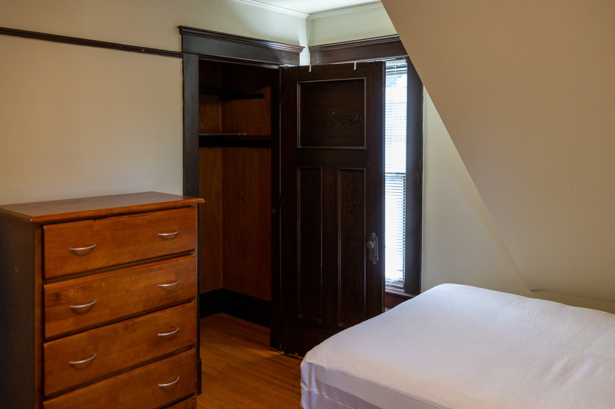 Investor’s Property Management — 5.5 Bedroom(s) and 2 Bathroom(s) - Photo 19