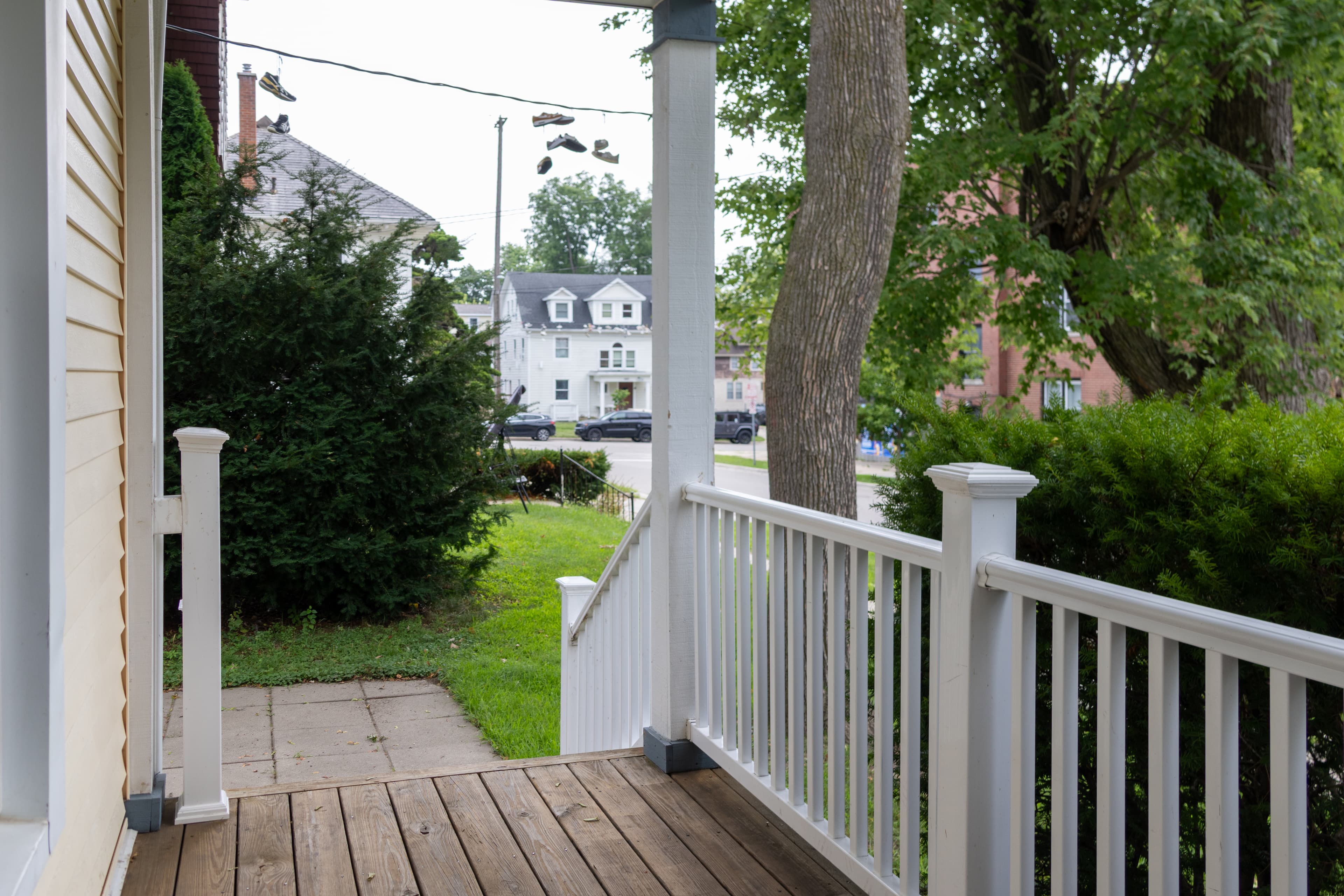 Investor’s Property Management — 5.5 Bedroom(s) and 3 Bathroom(s) - Photo 3