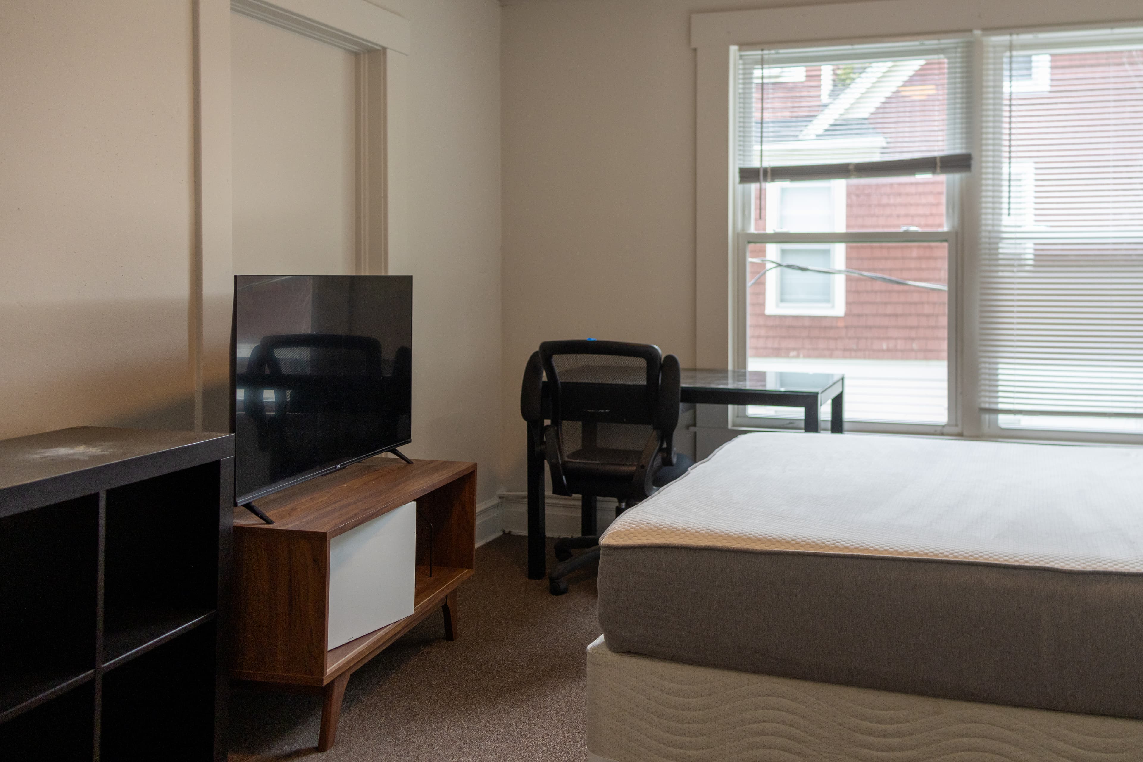 Investor’s Property Management — 5.5 Bedroom(s) and 3 Bathroom(s) - Photo 13