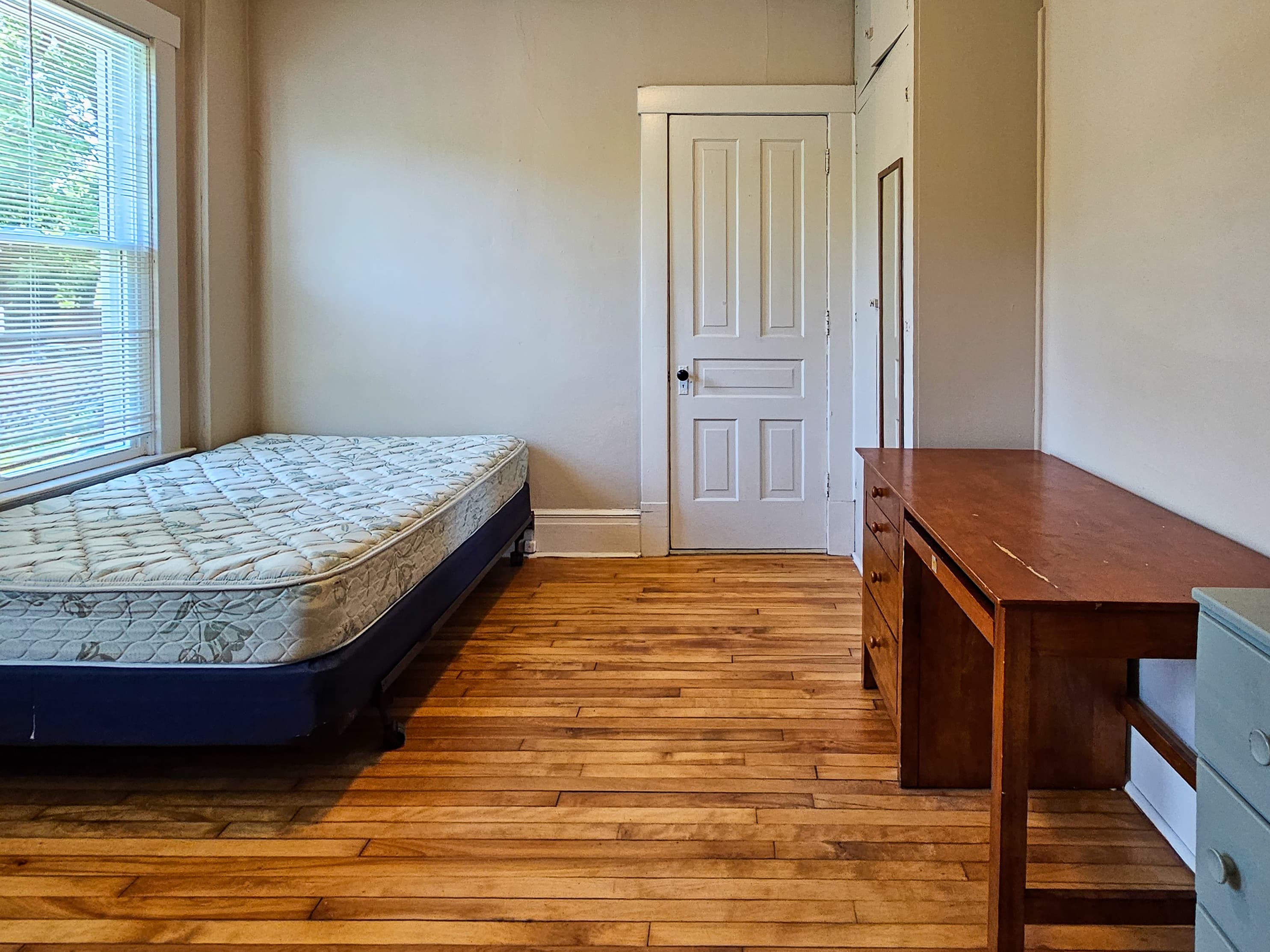 Investor’s Property Management — 5.5 Bedroom(s) and 3 Bathroom(s) - Photo 11