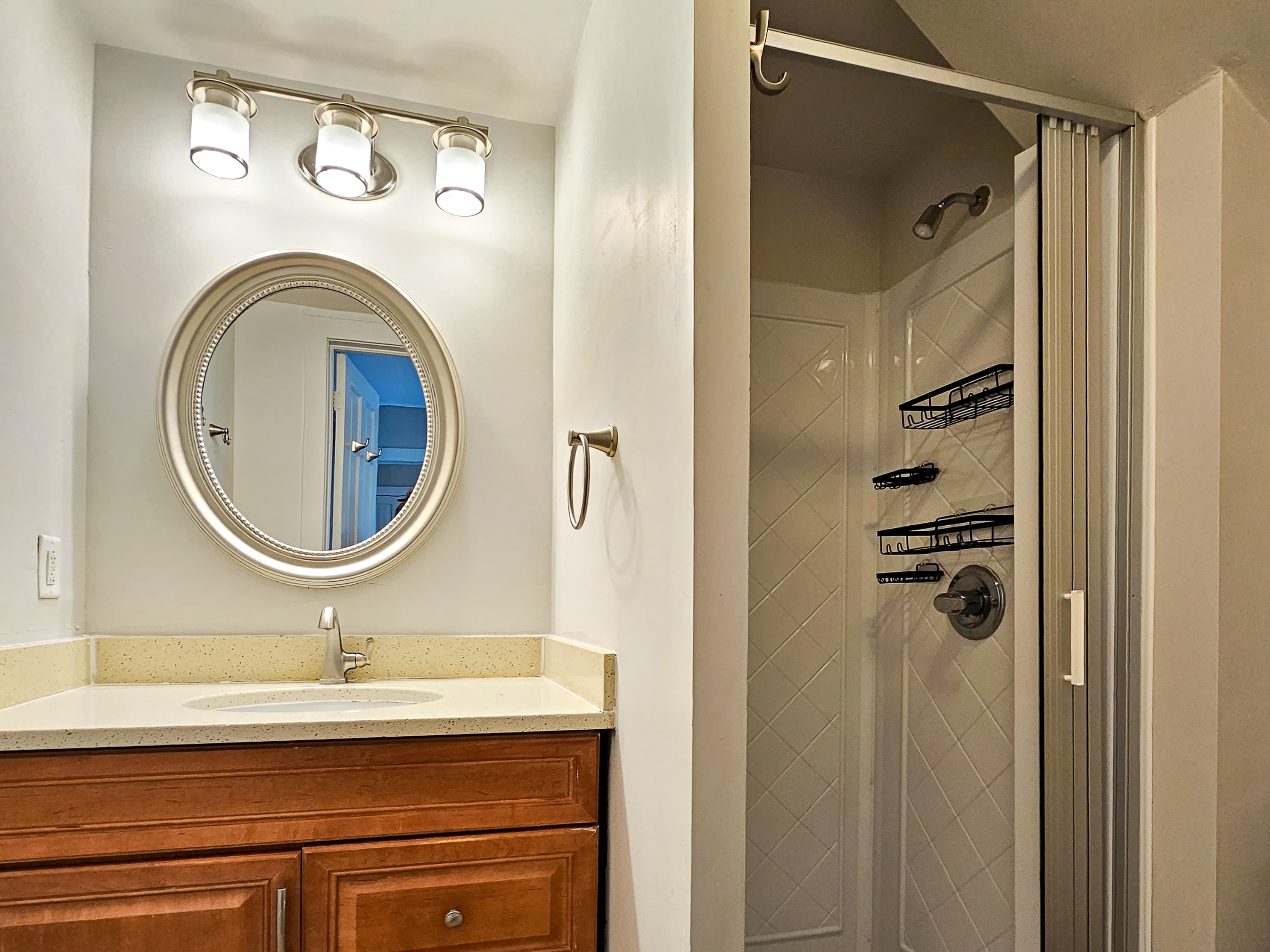 Investor’s Property Management — 5.5 Bedroom(s) and 3 Bathroom(s) - Photo 5