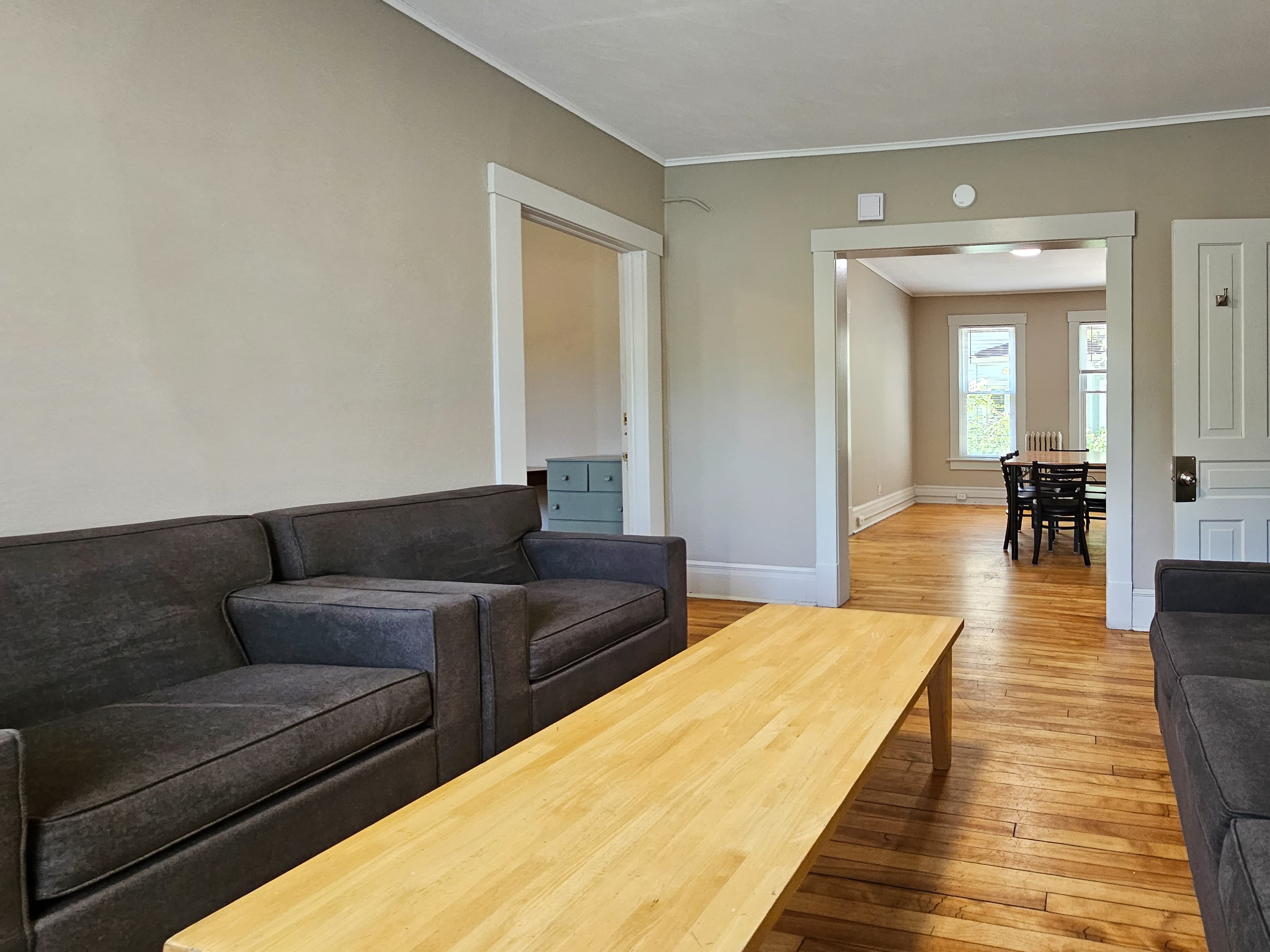 Investor’s Property Management — 5.5 Bedroom(s) and 3 Bathroom(s) - Photo 3