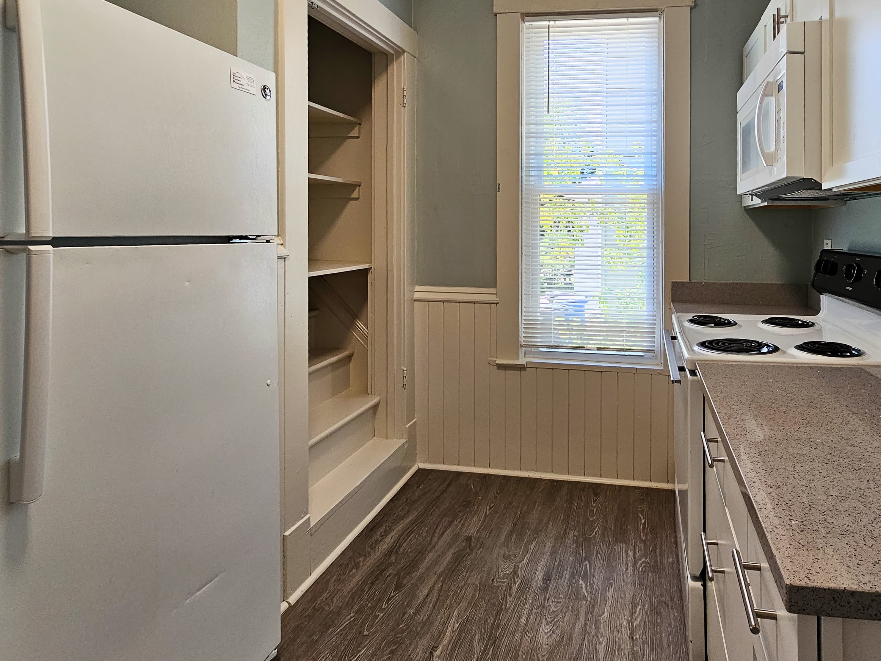 Investor’s Property Management — 5.5 Bedroom(s) and 3 Bathroom(s) - Photo 9
