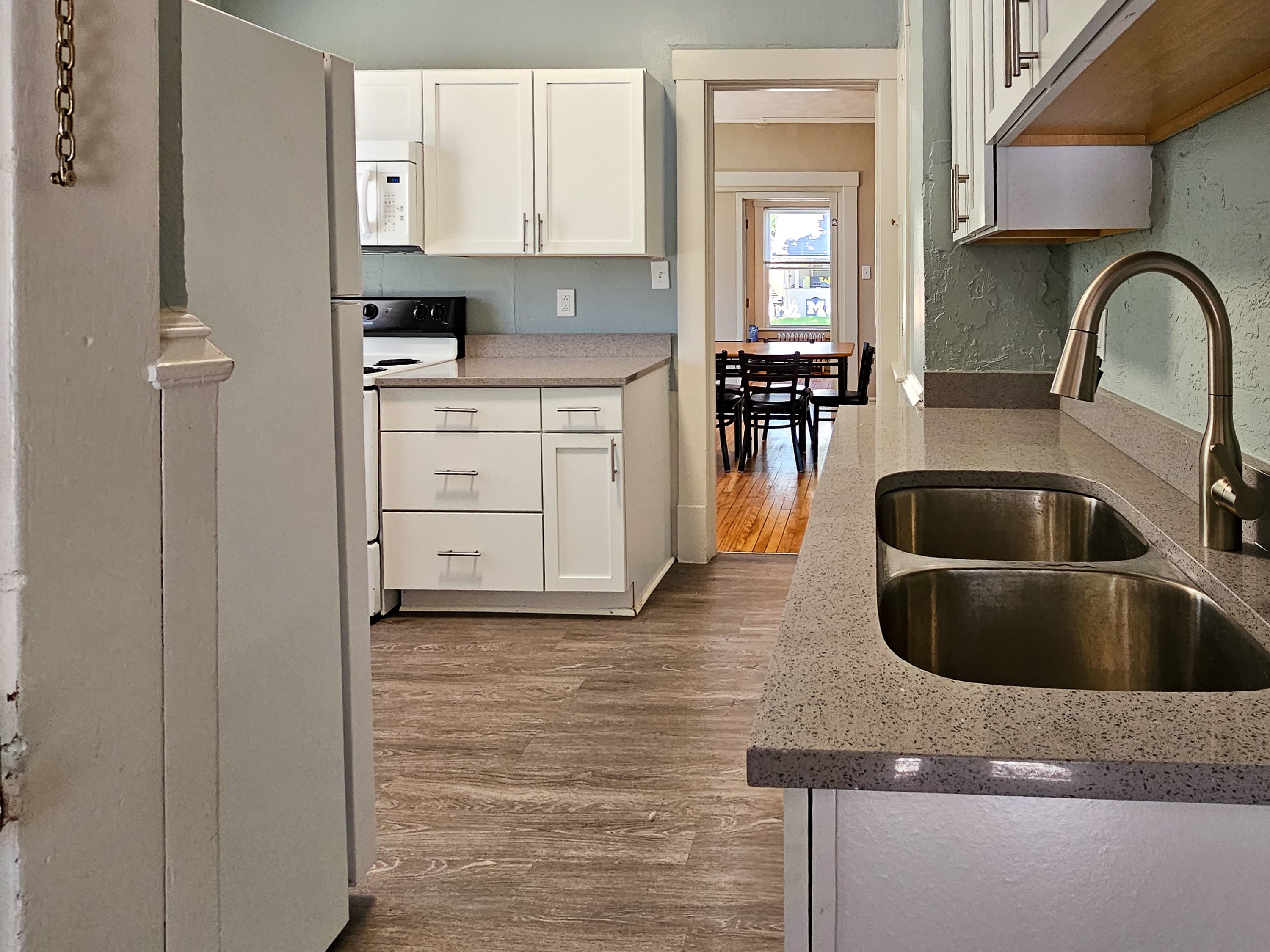 Investor’s Property Management — 5.5 Bedroom(s) and 3 Bathroom(s) - Photo 8