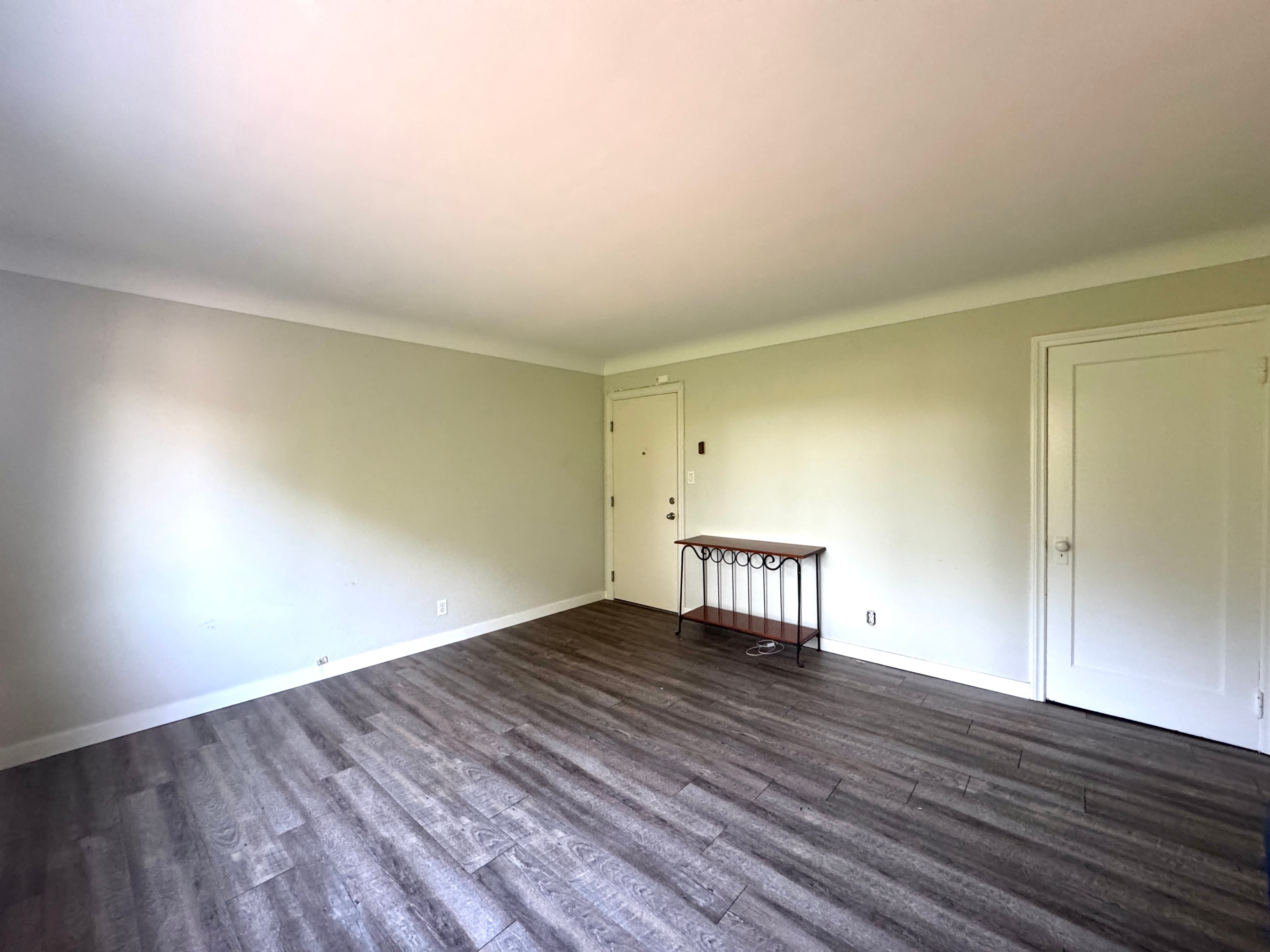 Whitehall Apartments — 6 - Photo 3