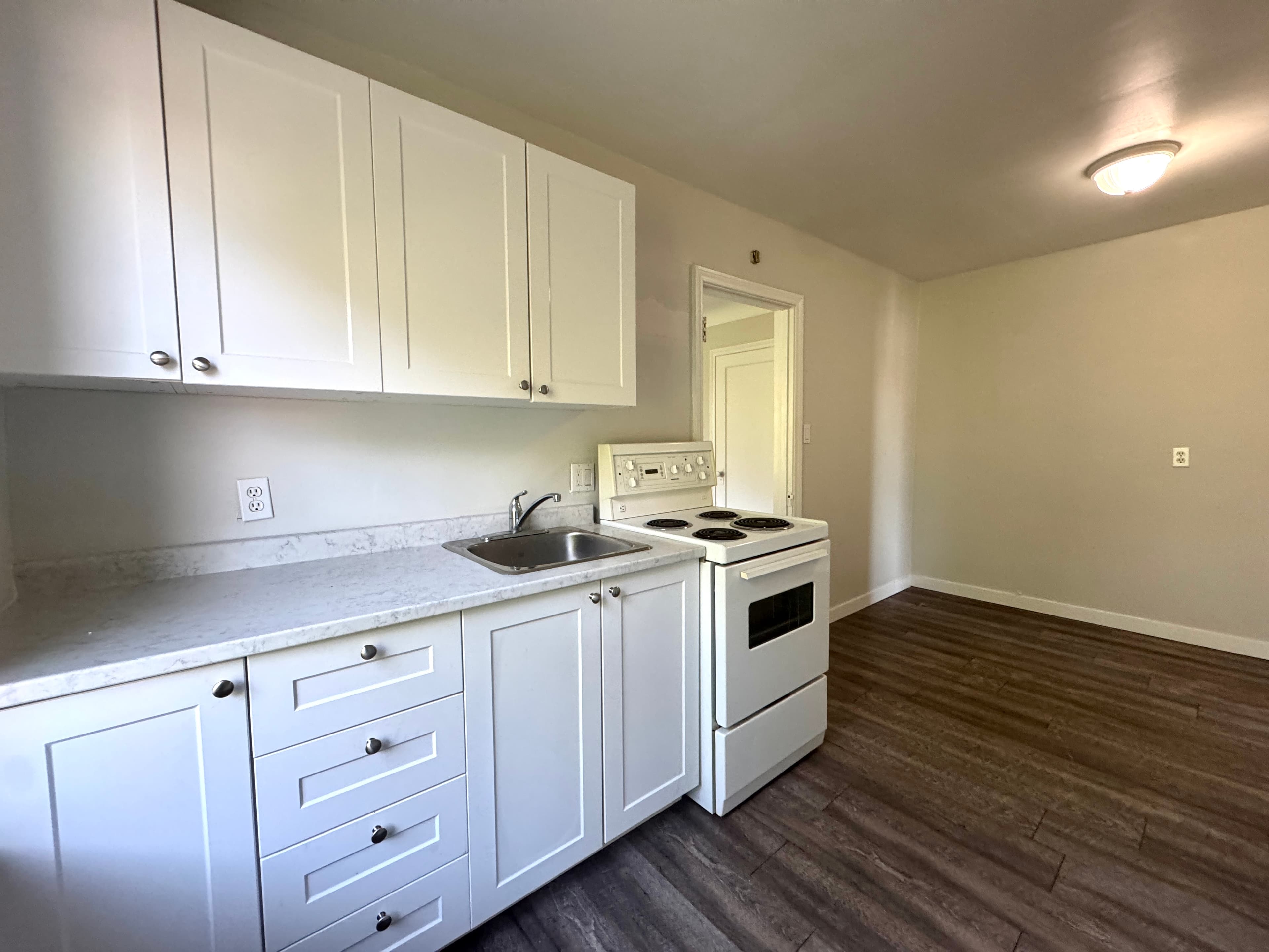 Whitehall Apartments — 6 - Photo 8