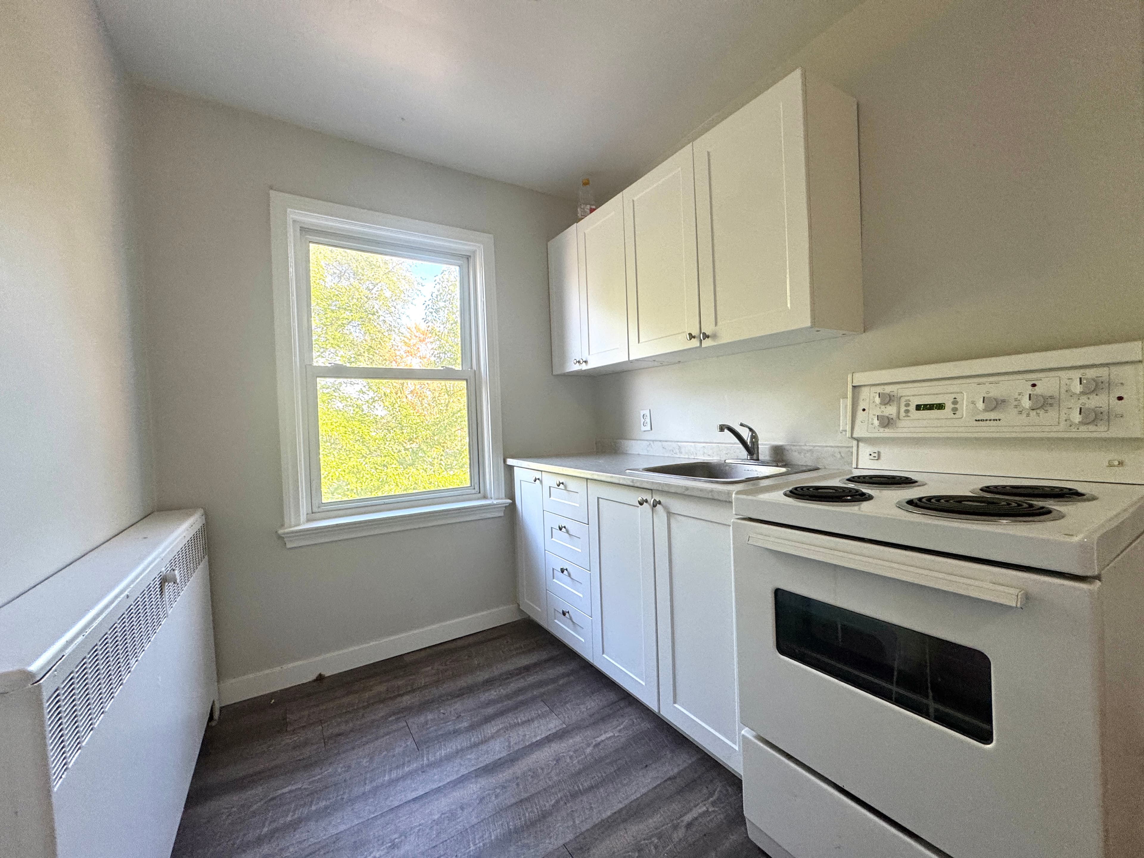 Whitehall Apartments — 6 - Photo 7