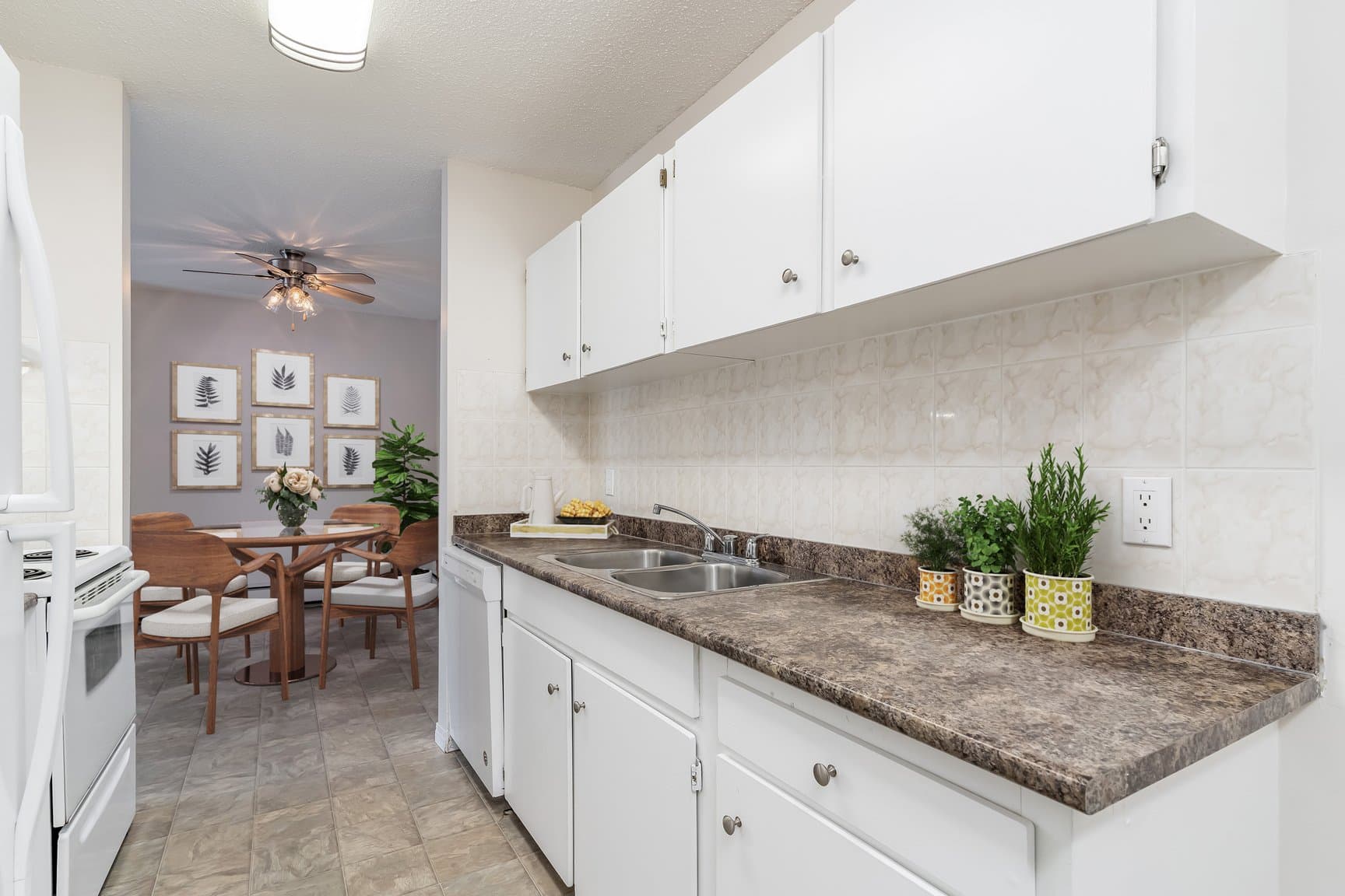 Strategic Group — 2 Bed/1 Bath Bungalow - Photo 3