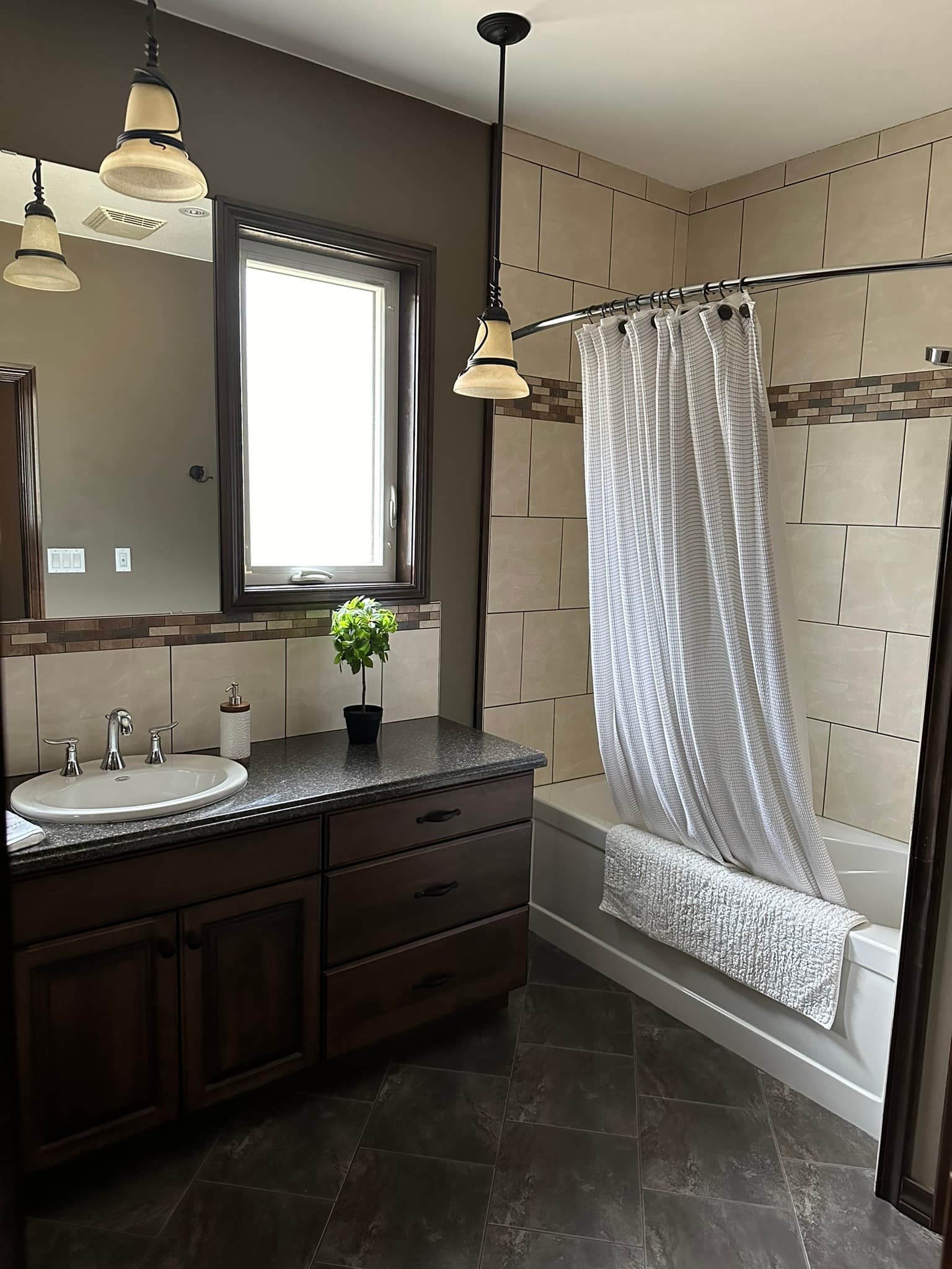 PropertyGuys.com — 4 Bedroom(s) and 2.5 Bathroom(s) - Photo 11