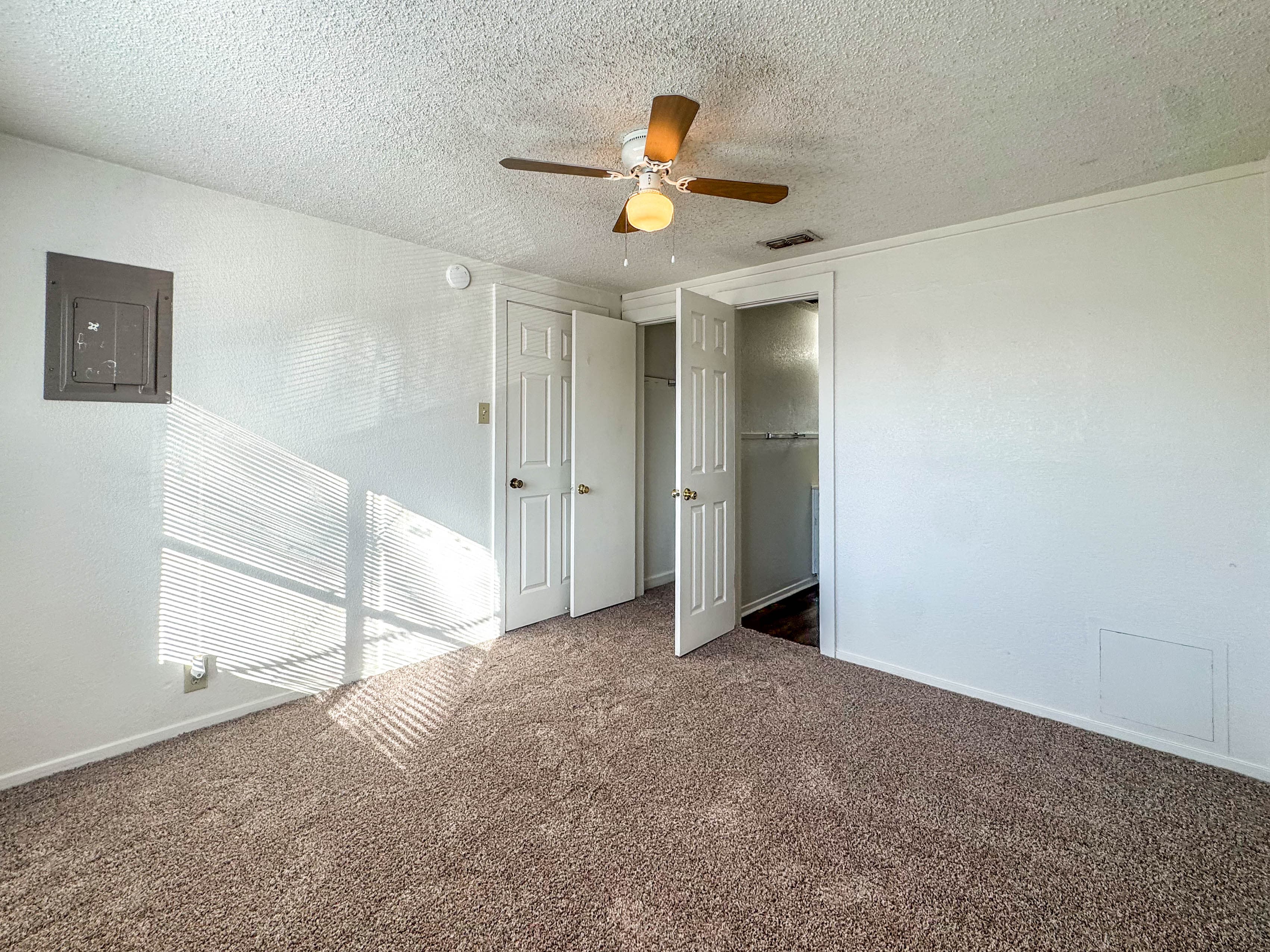 Scott Brown Properties — Elm Place Apartments - Photo 17