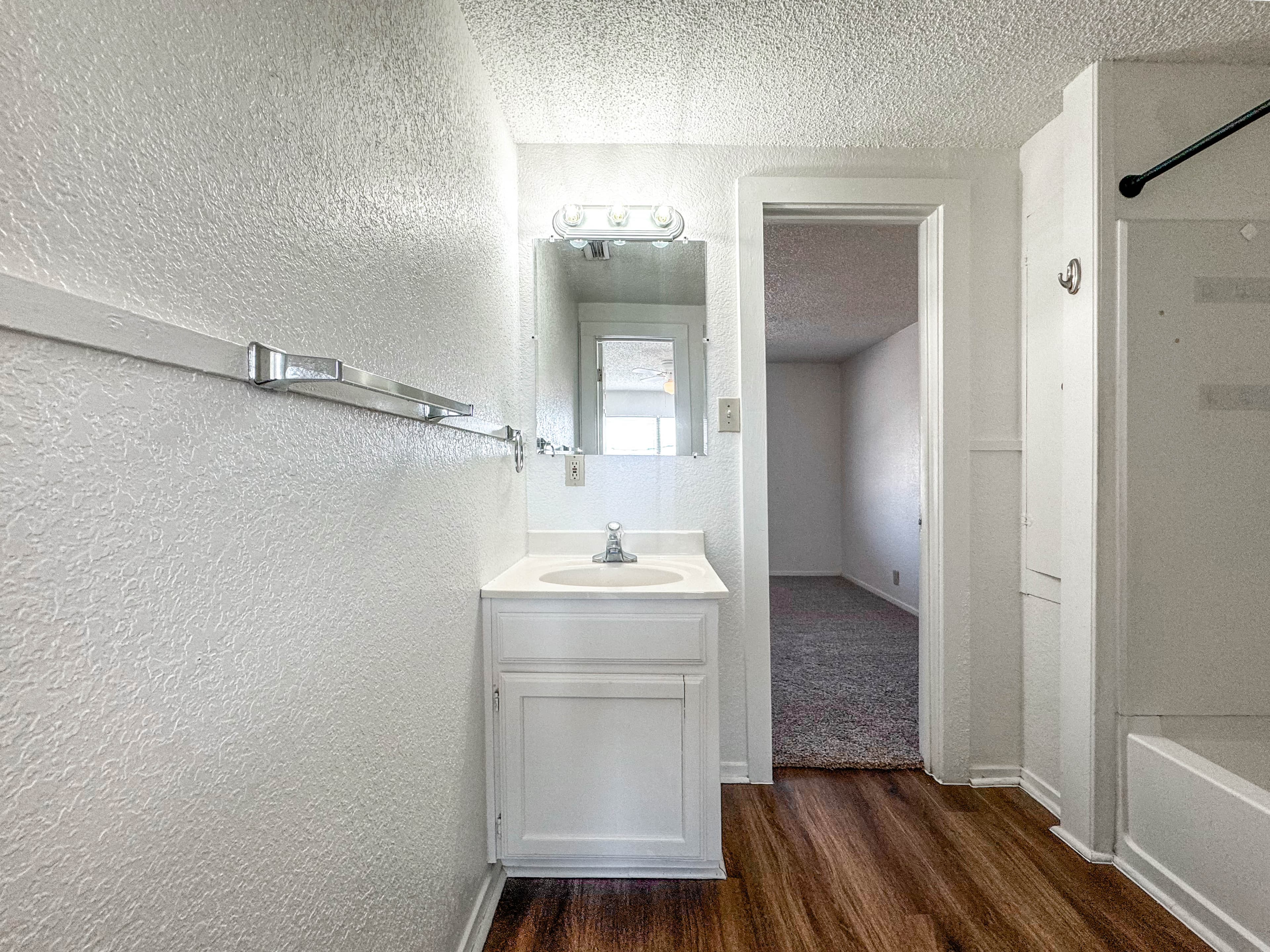 Scott Brown Properties — Elm Place Apartments - Photo 15