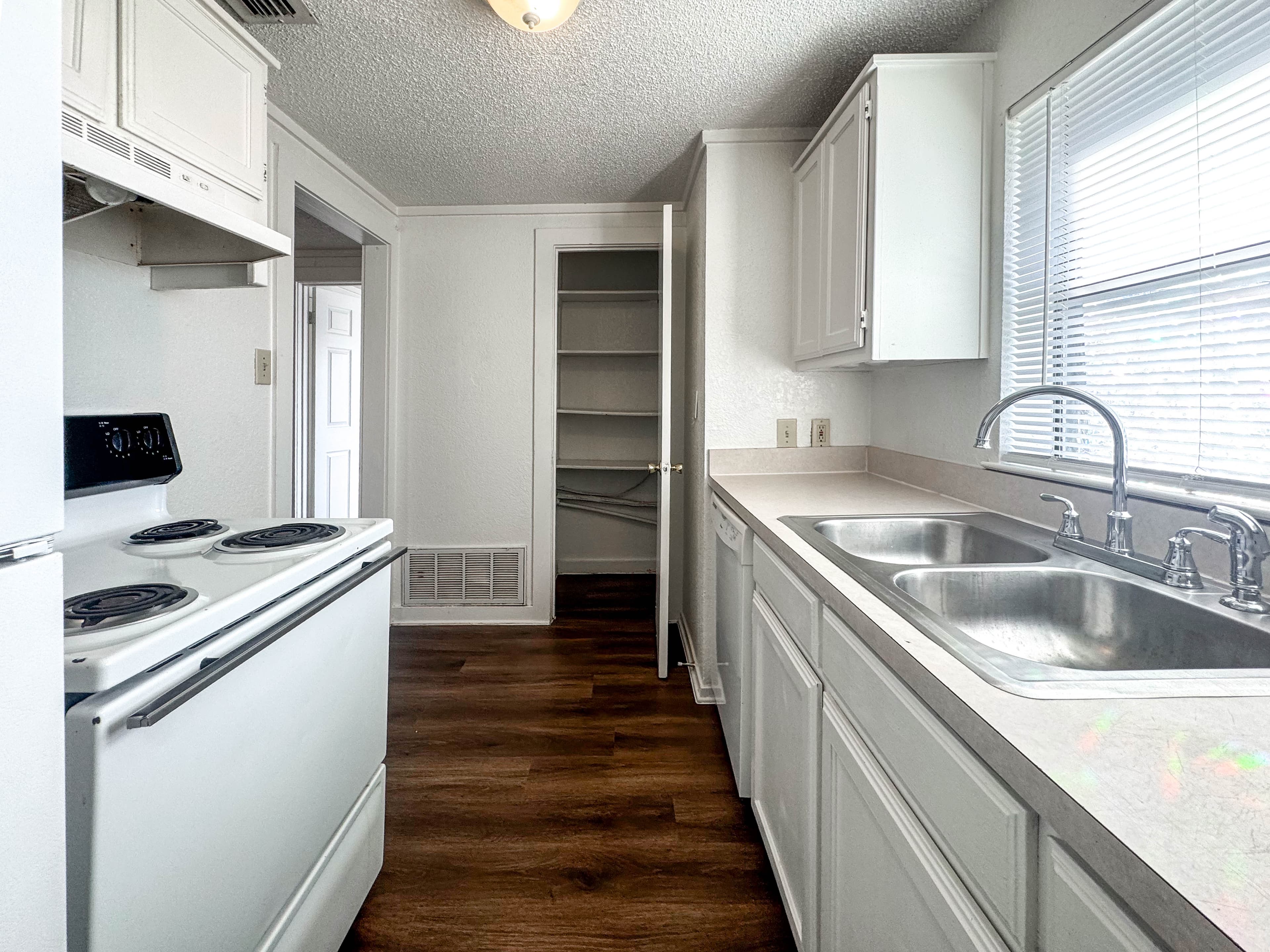 Scott Brown Properties — Elm Place Apartments - Photo 24